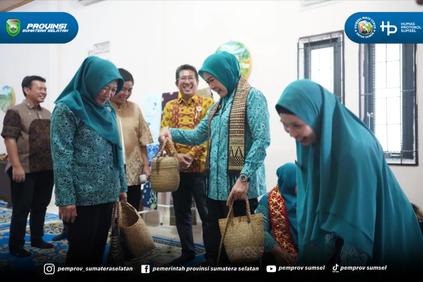 Ketua TP PKK Sumsel Feby Deru meninjau Kelompok Wanita “Maju Kreativitas Tanpa Batas” Desa Mojosari, kabupaten OKU Timur, Rabu (01/07/26).