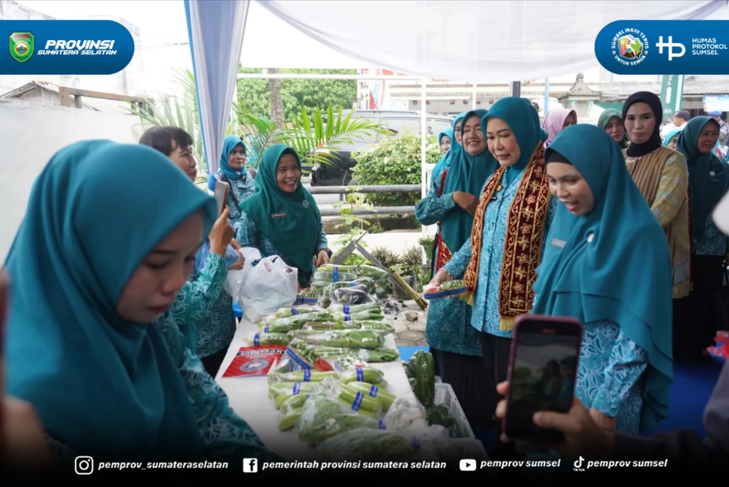 OKU TIMUR – Ketua Tim Penggerak (TP) PKK Provinsi Sumatera Selatan, Feby Herman Deru, mengapresiasi berbagai program unggulan TP PKK Kabupaten OKU Timur saat melakukan kunjungan kerja ke kabupaten tersebut, Selasa (30/6/2026).
