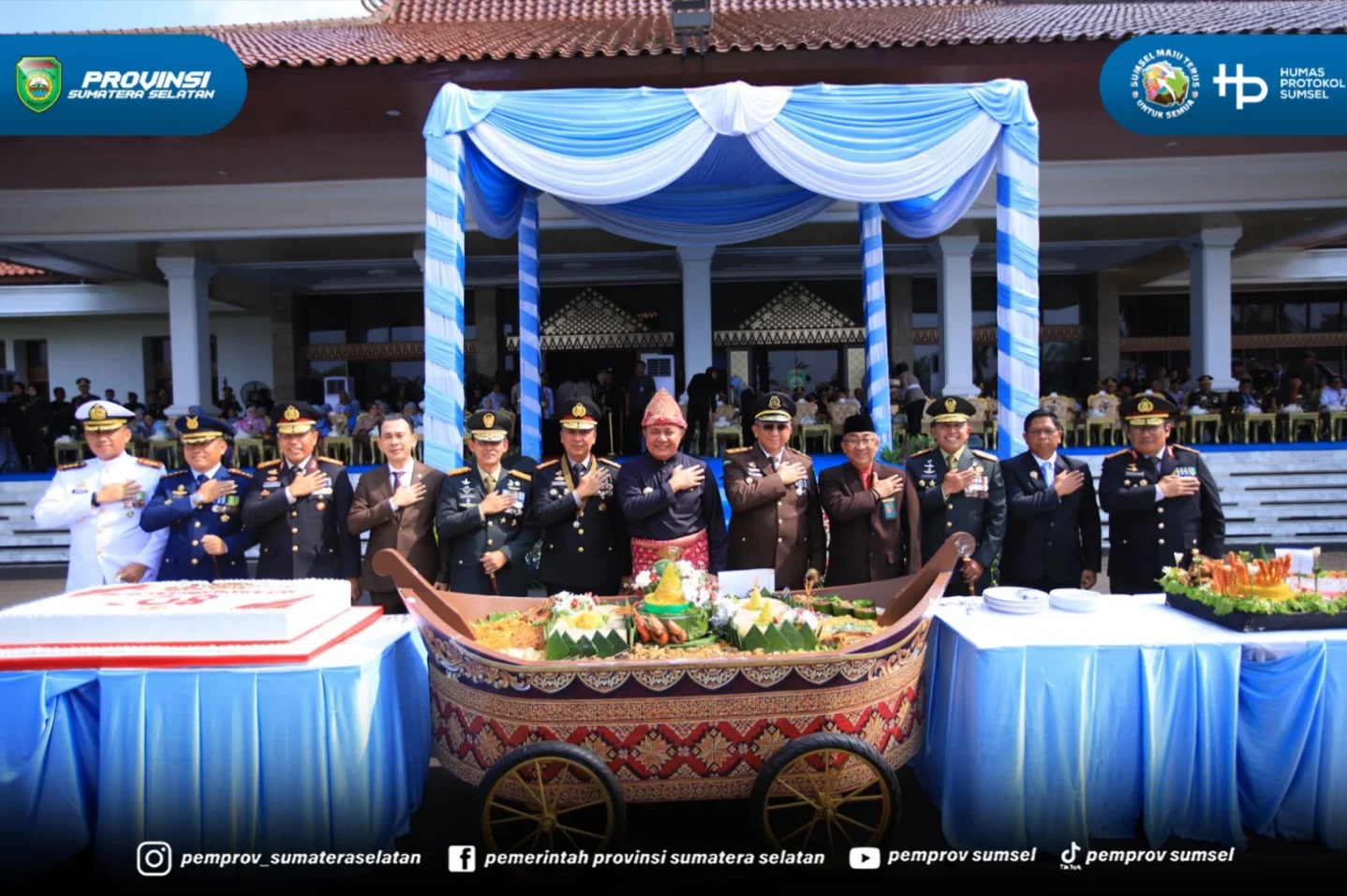 Palembang - Gubernur Sumatera Selatan (Sumsel) Dr. H. Herman Deru membacakan langsung sambutan Presiden RI Prabowo Subianto saat bertindak sebagai Inspektur Upacara (Irup), pada upacara hari Bhayangkara ke-80 Tahun 2026 dan Syukuran di halaman Gri...