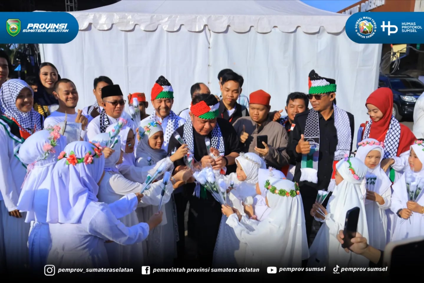 PALEMBANG – Gubernur Sumatera Selatan Dr. H. Herman Deru menghadiri Konser Amal Wali Band dalam rangka memperingati Hari Ulang Tahun Kota Palembang ke-1343 sekaligus penggalangan dana kemanusiaan untuk Palestina yang digelar di halaman Kantor DPRD...