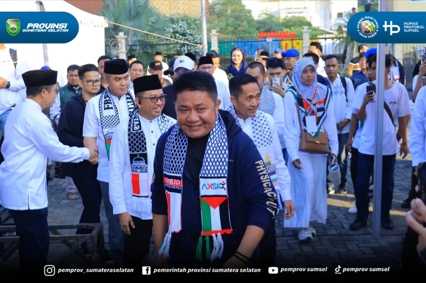 PALEMBANG – Gubernur Sumatera Selatan Dr. H. Herman Deru menghadiri Konser Amal Wali Band dalam rangka memperingati Hari Ulang Tahun Kota Palembang ke-1343 sekaligus penggalangan dana kemanusiaan untuk Palestina yang digelar di halaman Kantor DPRD...