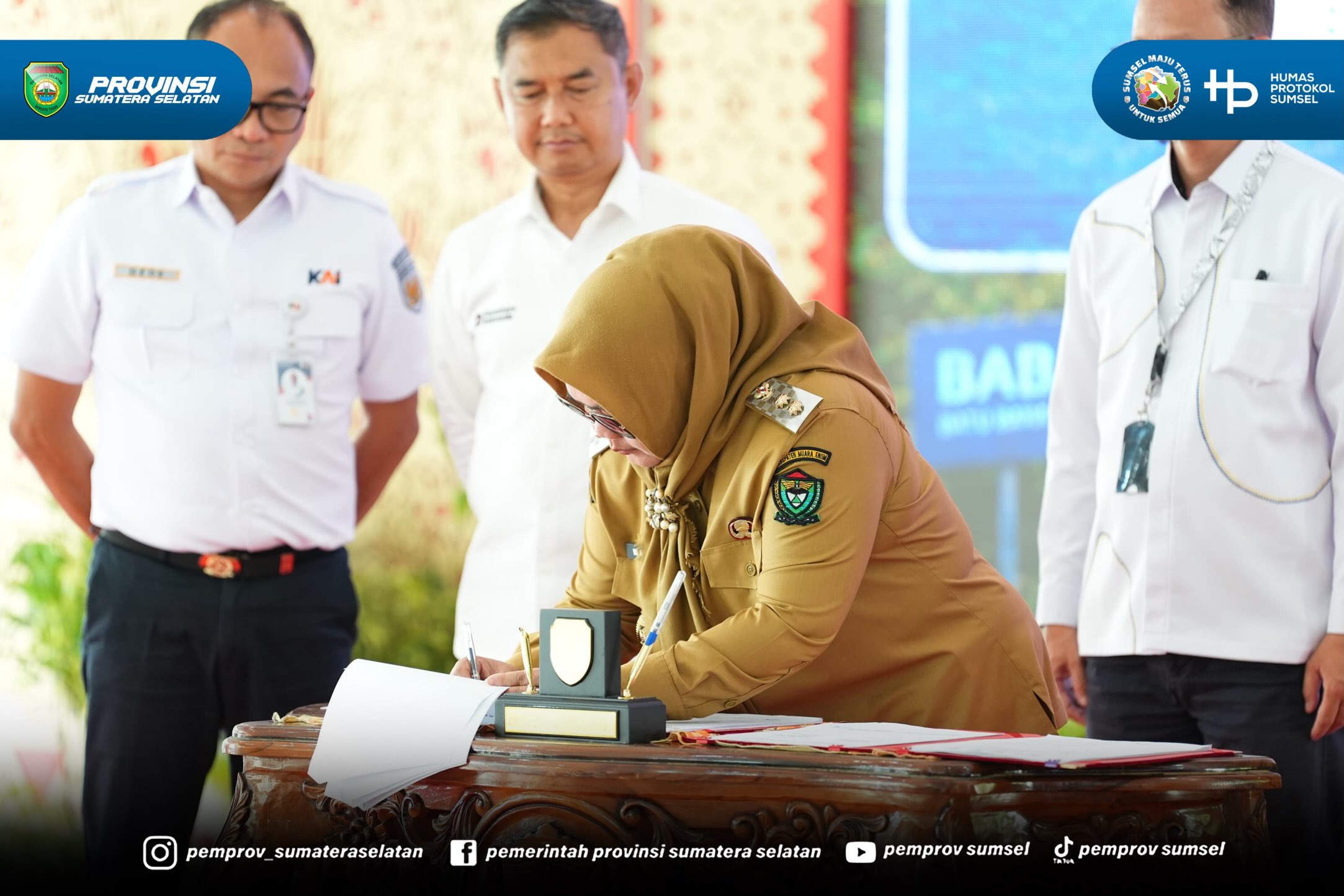 Muara Enim - Pembangunan flyover pada perlintasan sebidang JPL 99 dan JPL 111 di Kecamatan Ujan Mas, Kabupaten Muara Enim, menjadi bukti nyata komitmen Pemerintah Provinsi Sumatera Selatan di bawah kepemimpinan Gubernur Herman Deru dalam menuntask...