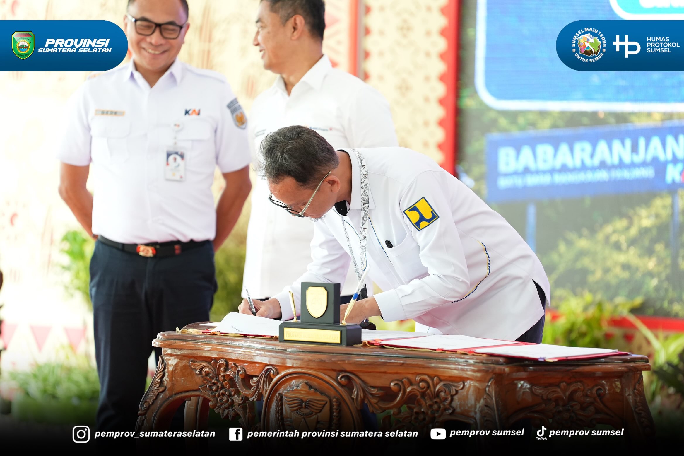 Muara Enim - Pembangunan flyover pada perlintasan sebidang JPL 99 dan JPL 111 di Kecamatan Ujan Mas, Kabupaten Muara Enim, menjadi bukti nyata komitmen Pemerintah Provinsi Sumatera Selatan di bawah kepemimpinan Gubernur Herman Deru dalam menuntask...
