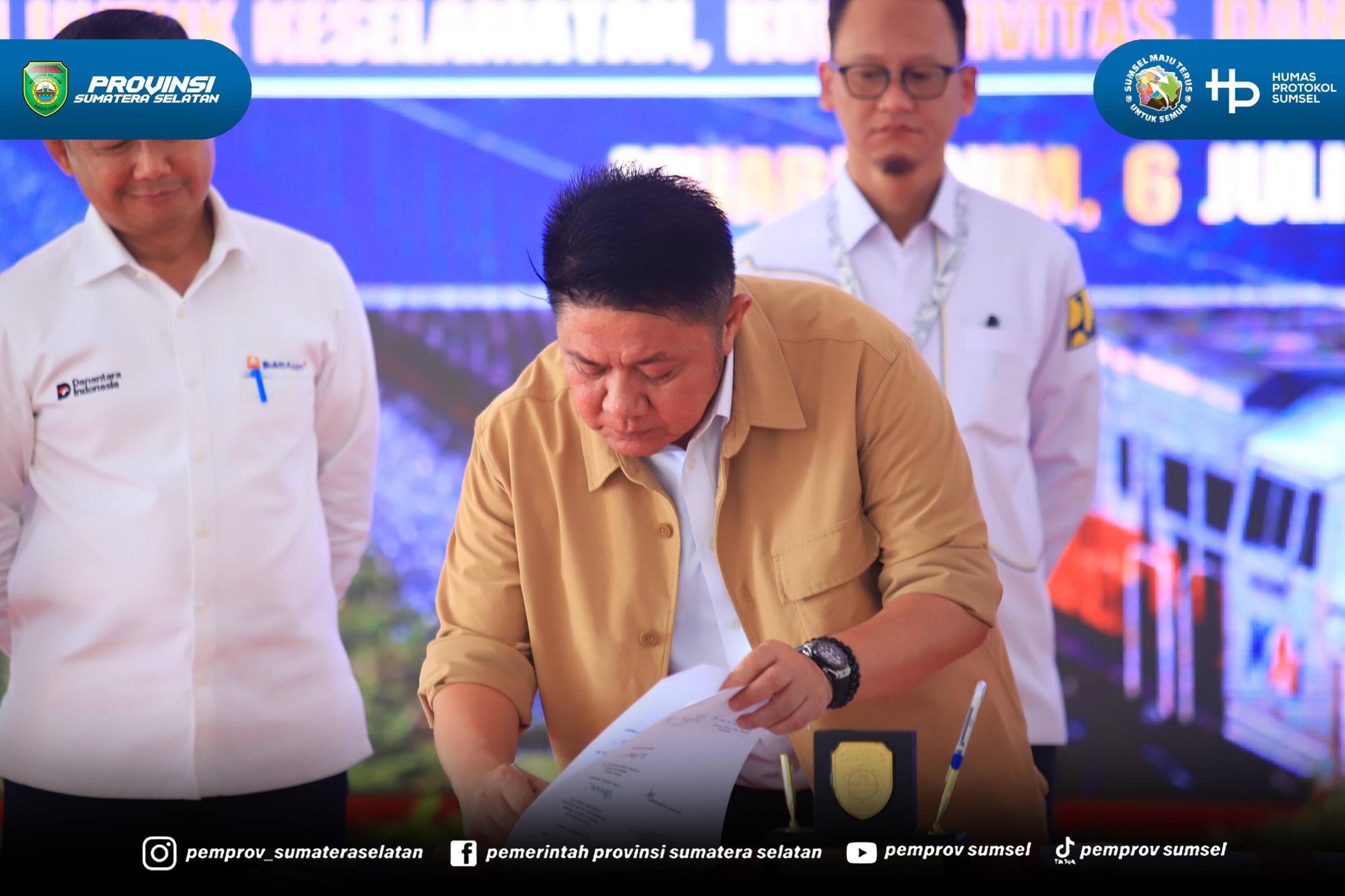 Muara Enim - Pembangunan flyover pada perlintasan sebidang JPL 99 dan JPL 111 di Kecamatan Ujan Mas, Kabupaten Muara Enim, menjadi bukti nyata komitmen Pemerintah Provinsi Sumatera Selatan di bawah kepemimpinan Gubernur Herman Deru dalam menuntask...