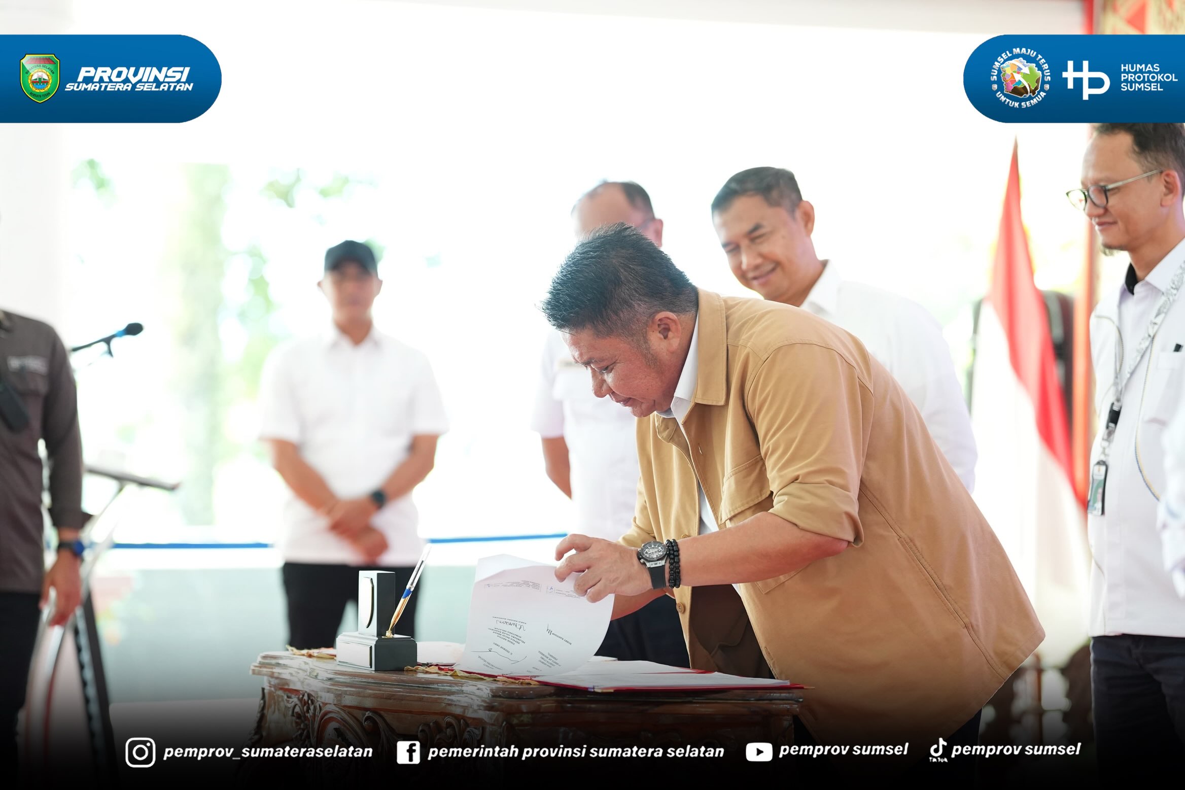 Muara Enim - Pembangunan flyover pada perlintasan sebidang JPL 99 dan JPL 111 di Kecamatan Ujan Mas, Kabupaten Muara Enim, menjadi bukti nyata komitmen Pemerintah Provinsi Sumatera Selatan di bawah kepemimpinan Gubernur Herman Deru dalam menuntask...