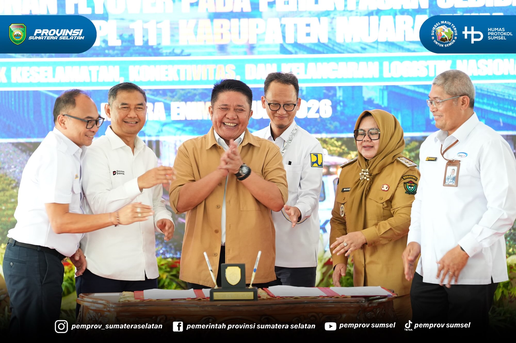 Muara Enim - Pembangunan flyover pada perlintasan sebidang JPL 99 dan JPL 111 di Kecamatan Ujan Mas, Kabupaten Muara Enim, menjadi bukti nyata komitmen Pemerintah Provinsi Sumatera Selatan di bawah kepemimpinan Gubernur Herman Deru dalam menuntask...