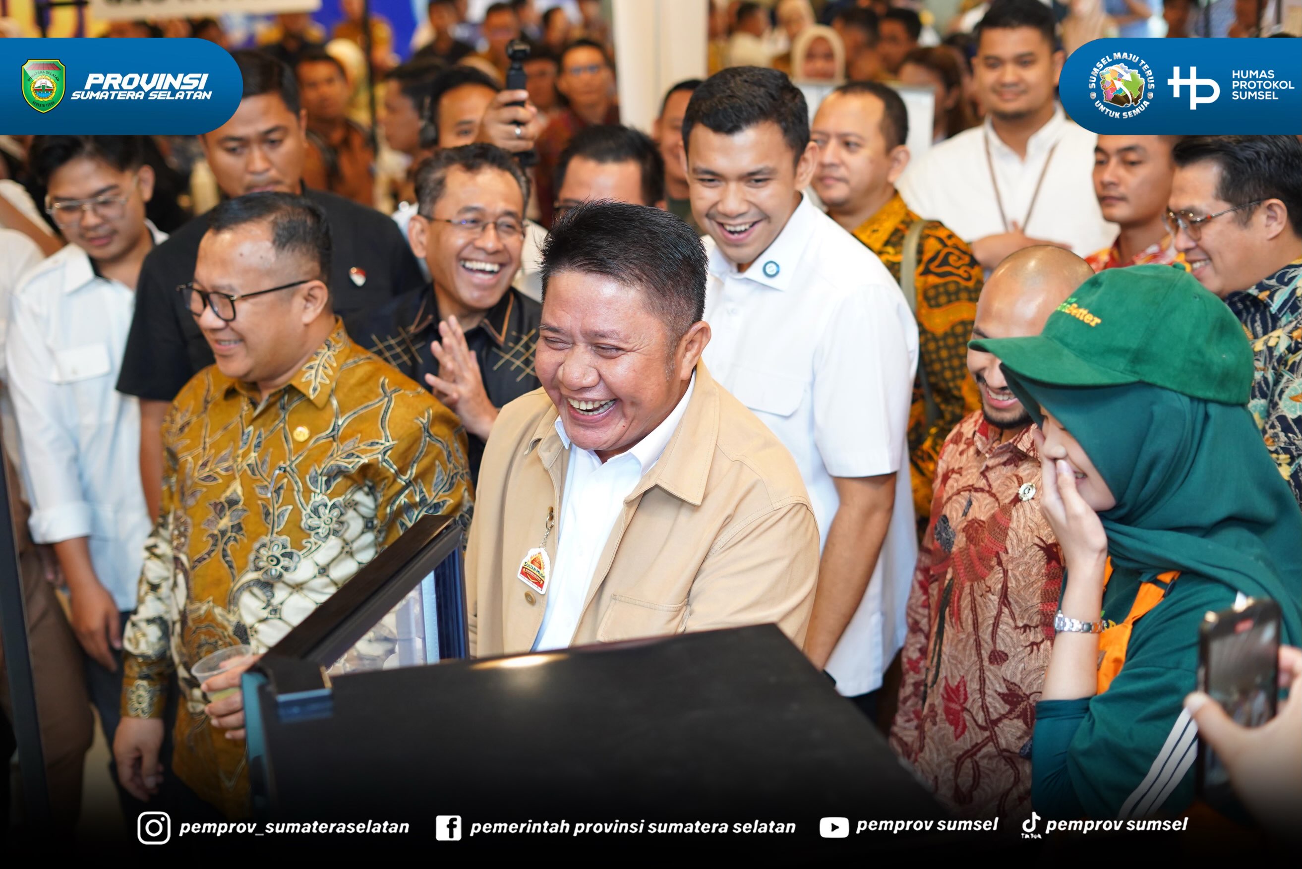 Palembang - Gubernur Sumatera Selatan (Sumsel) H. Herman Deru secara resmi membuka Sultan Muda Fair 2026 yang mengusung tema "Cakap Digital, Cerdas Finansial, dan Siap Berkarya untuk Sumsel Maju" di Kantor Otoritas Jasa Keuangan (OJK) Regional 7 S...