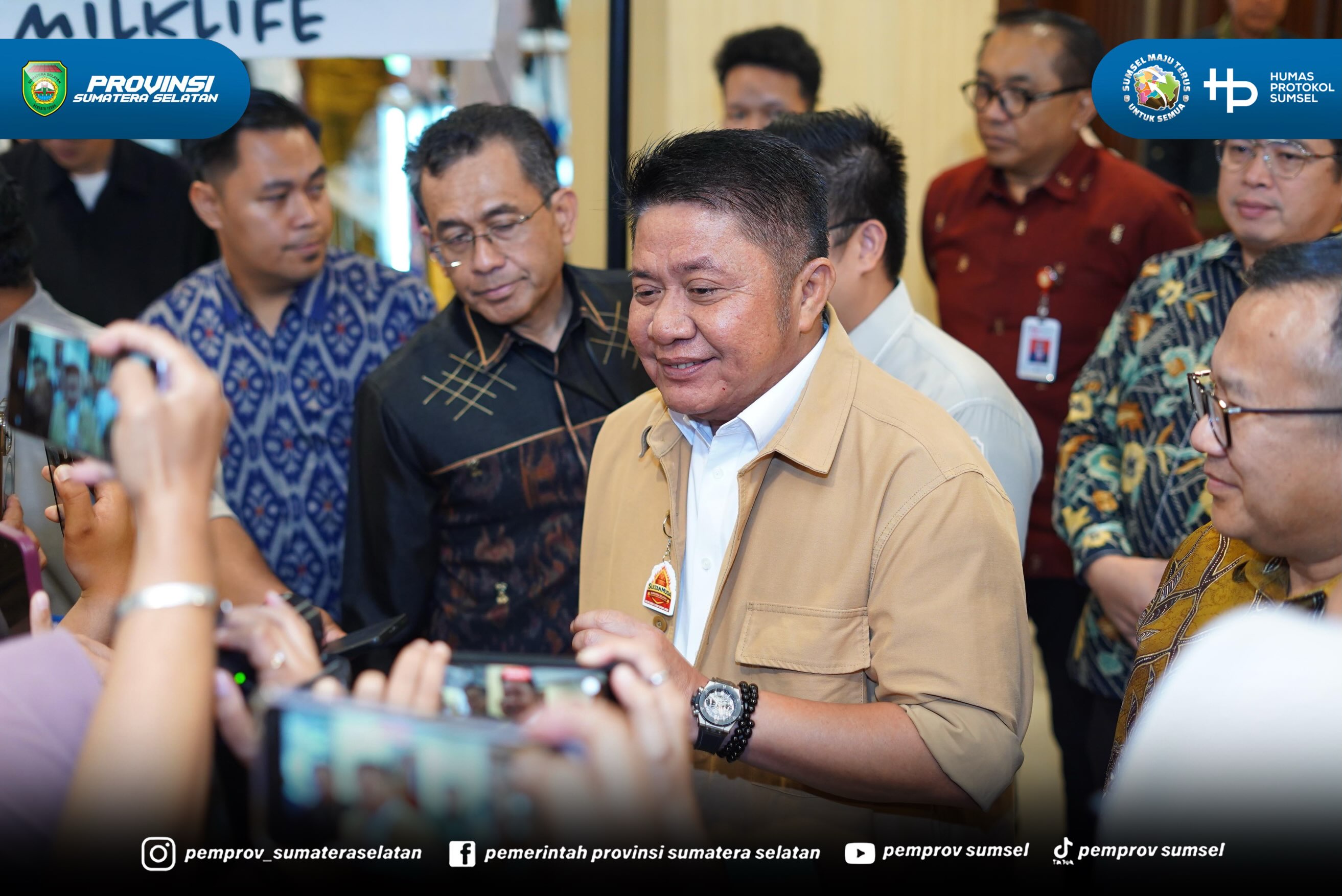 Palembang - Gubernur Sumatera Selatan (Sumsel) H. Herman Deru secara resmi membuka Sultan Muda Fair 2026 yang mengusung tema "Cakap Digital, Cerdas Finansial, dan Siap Berkarya untuk Sumsel Maju" di Kantor Otoritas Jasa Keuangan (OJK) Regional 7 S...