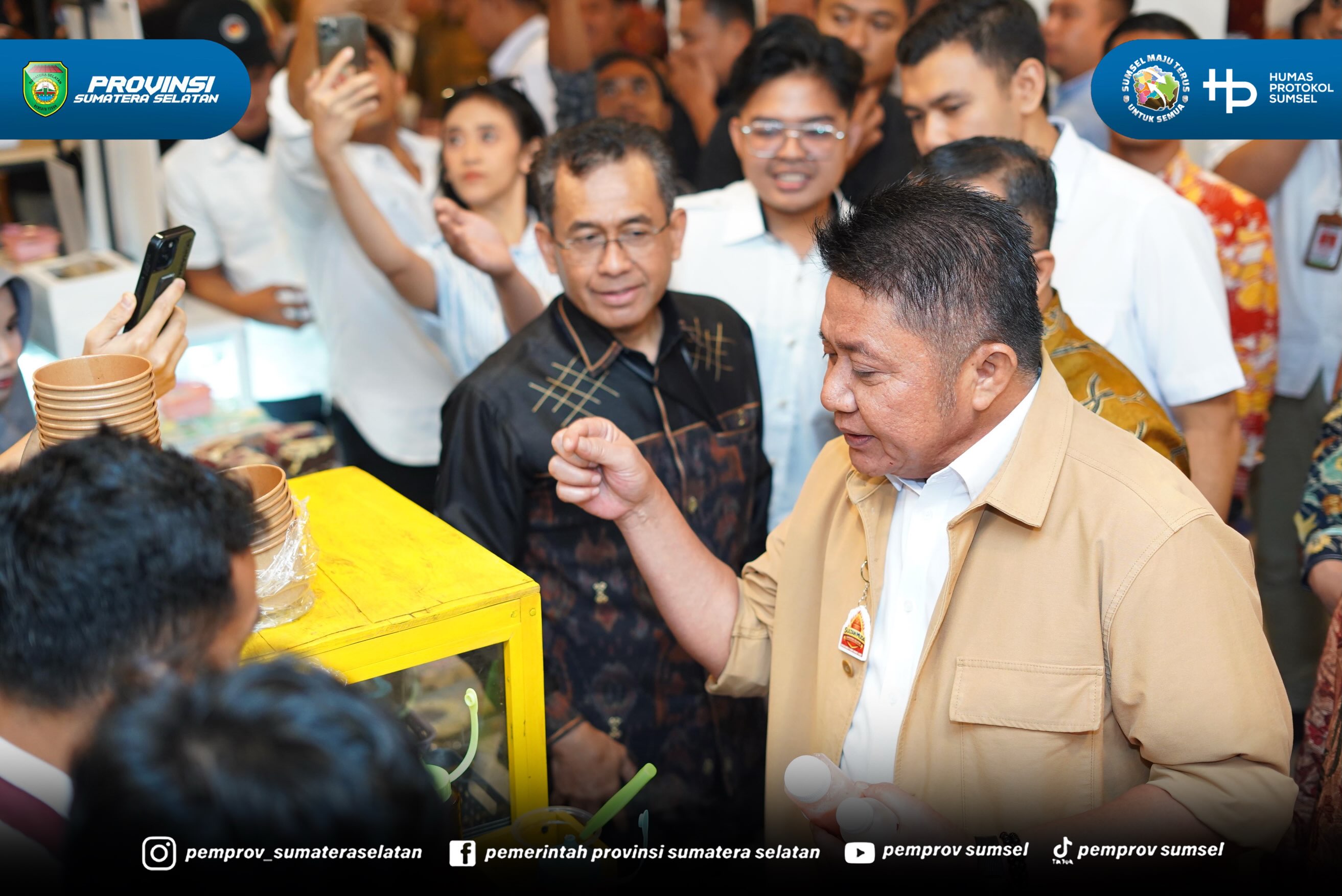 Palembang - Gubernur Sumatera Selatan (Sumsel) H. Herman Deru secara resmi membuka Sultan Muda Fair 2026 yang mengusung tema "Cakap Digital, Cerdas Finansial, dan Siap Berkarya untuk Sumsel Maju" di Kantor Otoritas Jasa Keuangan (OJK) Regional 7 S...