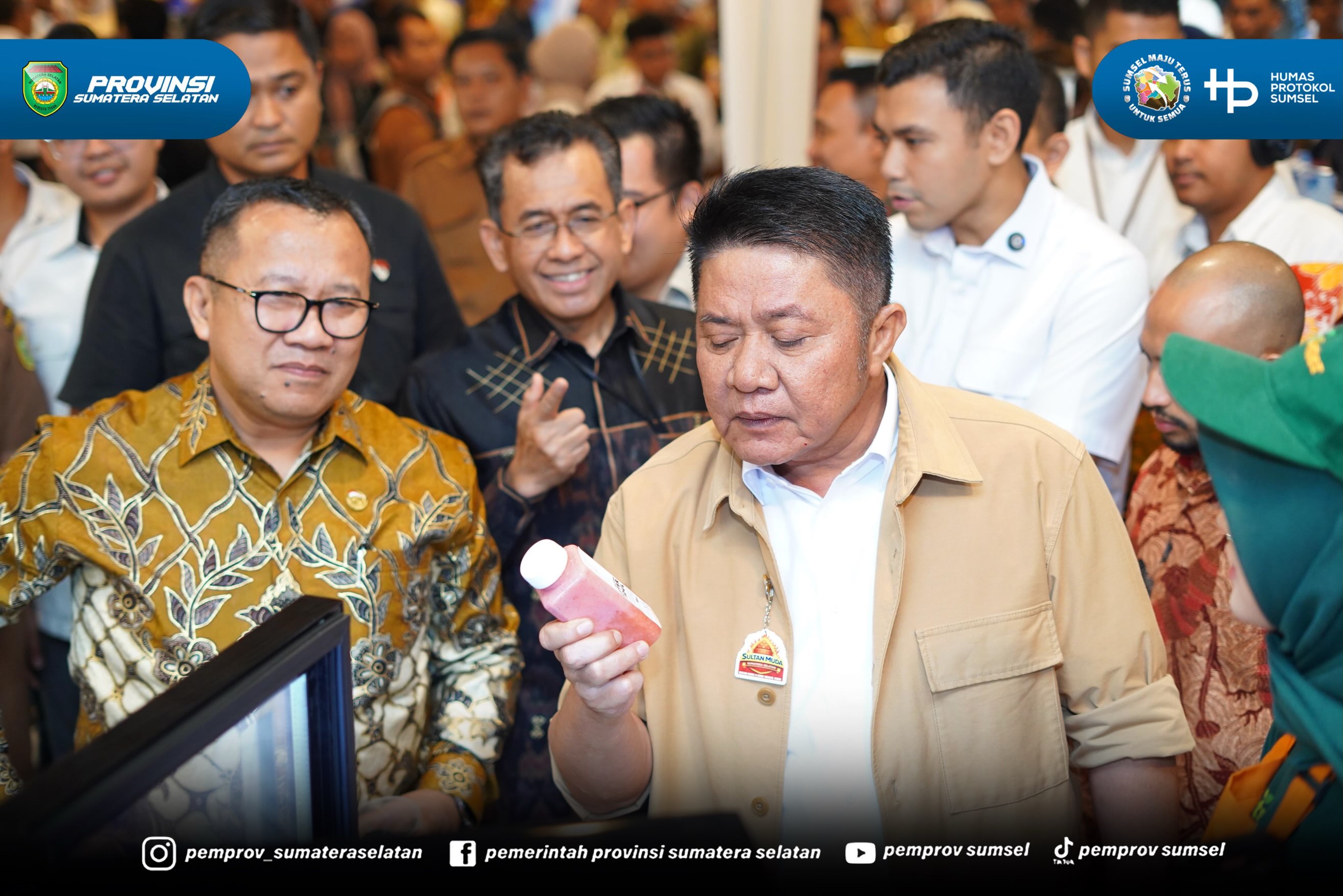 Palembang - Gubernur Sumatera Selatan (Sumsel) H. Herman Deru secara resmi membuka Sultan Muda Fair 2026 yang mengusung tema "Cakap Digital, Cerdas Finansial, dan Siap Berkarya untuk Sumsel Maju" di Kantor Otoritas Jasa Keuangan (OJK) Regional 7 S...