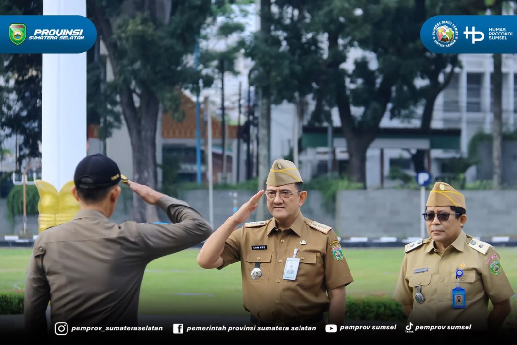 Palembang - Sekretaris Daerah Provinsi Sumatera Selatan (Sumsel) H. Edward Candra memimpin apel pagi di lingkungan Sekretariat Daerah Provinsi Sumsel yang berlangsung di Halaman Kantor Gubernur Sumsel, Senin (06/07/2026).