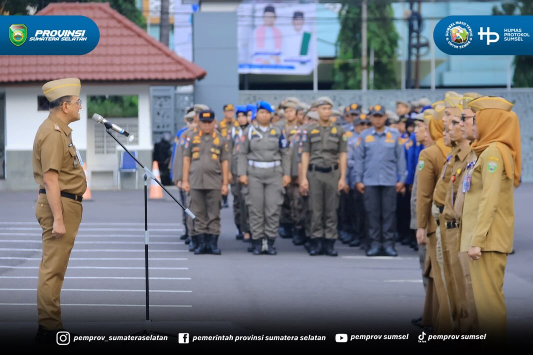 Palembang - Sekretaris Daerah Provinsi Sumatera Selatan (Sumsel) H. Edward Candra memimpin apel pagi di lingkungan Sekretariat Daerah Provinsi Sumsel yang berlangsung di Halaman Kantor Gubernur Sumsel, Senin (06/07/2026).