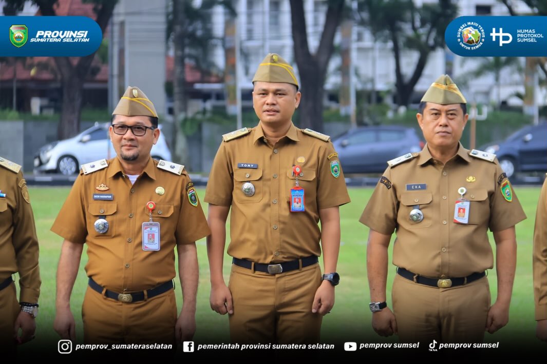 Palembang - Sekretaris Daerah Provinsi Sumatera Selatan (Sumsel) H. Edward Candra memimpin apel pagi di lingkungan Sekretariat Daerah Provinsi Sumsel yang berlangsung di Halaman Kantor Gubernur Sumsel, Senin (06/07/2026).