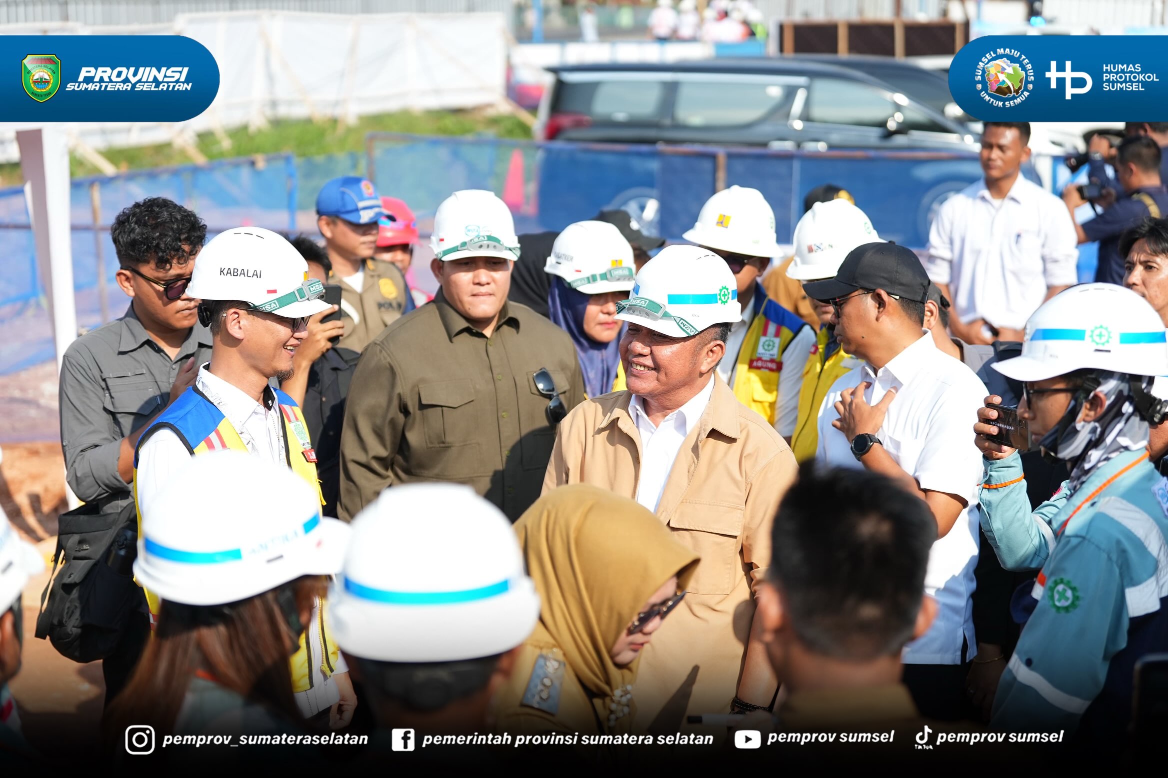 Usai melakukan penandatanganan kerjasama, Gubernur Sumsel Dr. H. Herman Deru beserta rombongan langsung melakukan peninjauan pembangunan flyover di Perlintasan Sebidang JPL 99 dan JPL 111, di kawasan Ujan Mas Kabupaten Muara Enim.