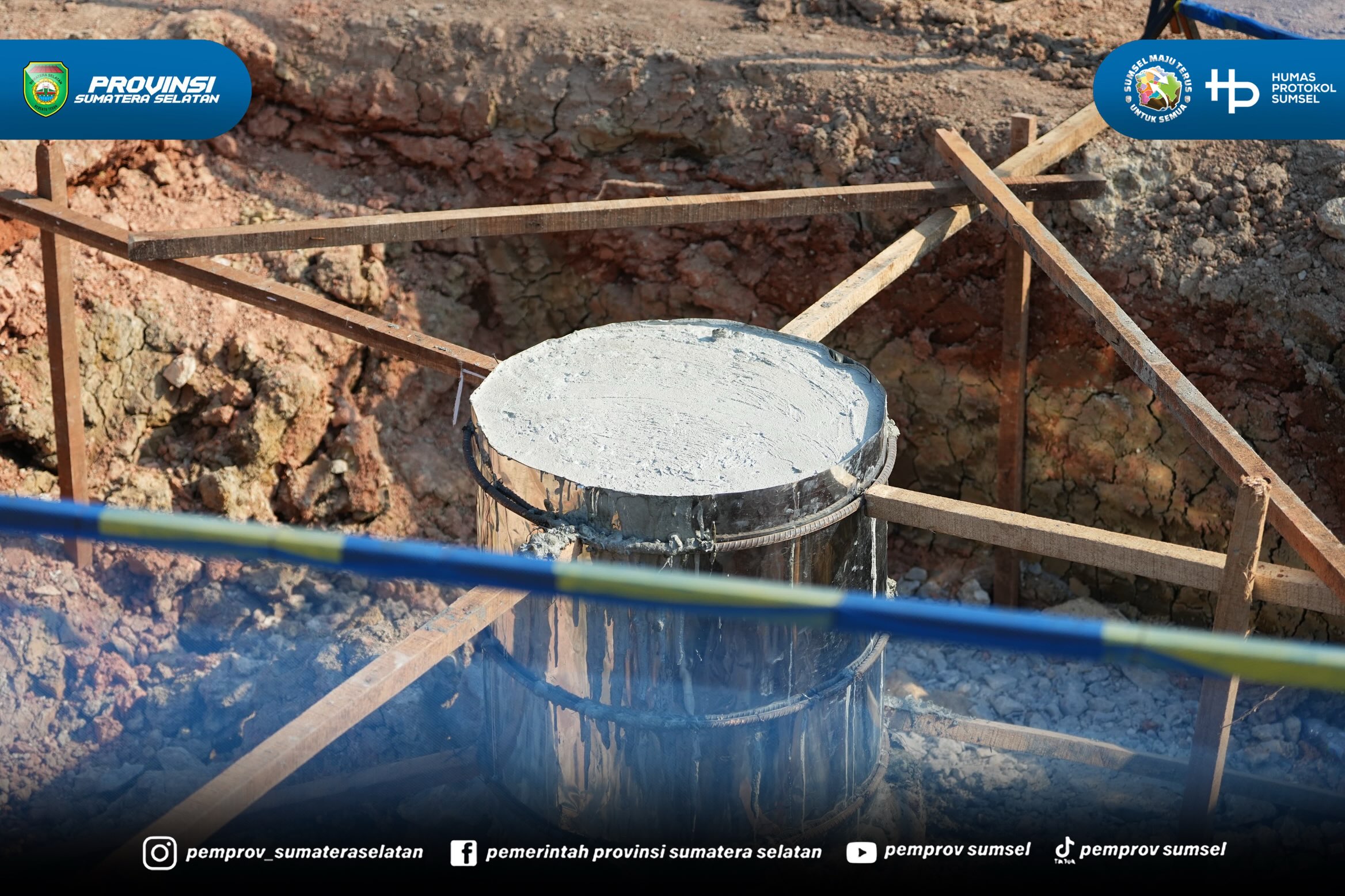Usai melakukan penandatanganan kerjasama, Gubernur Sumsel Dr. H. Herman Deru beserta rombongan langsung melakukan peninjauan pembangunan flyover di Perlintasan Sebidang JPL 99 dan JPL 111, di kawasan Ujan Mas Kabupaten Muara Enim.
