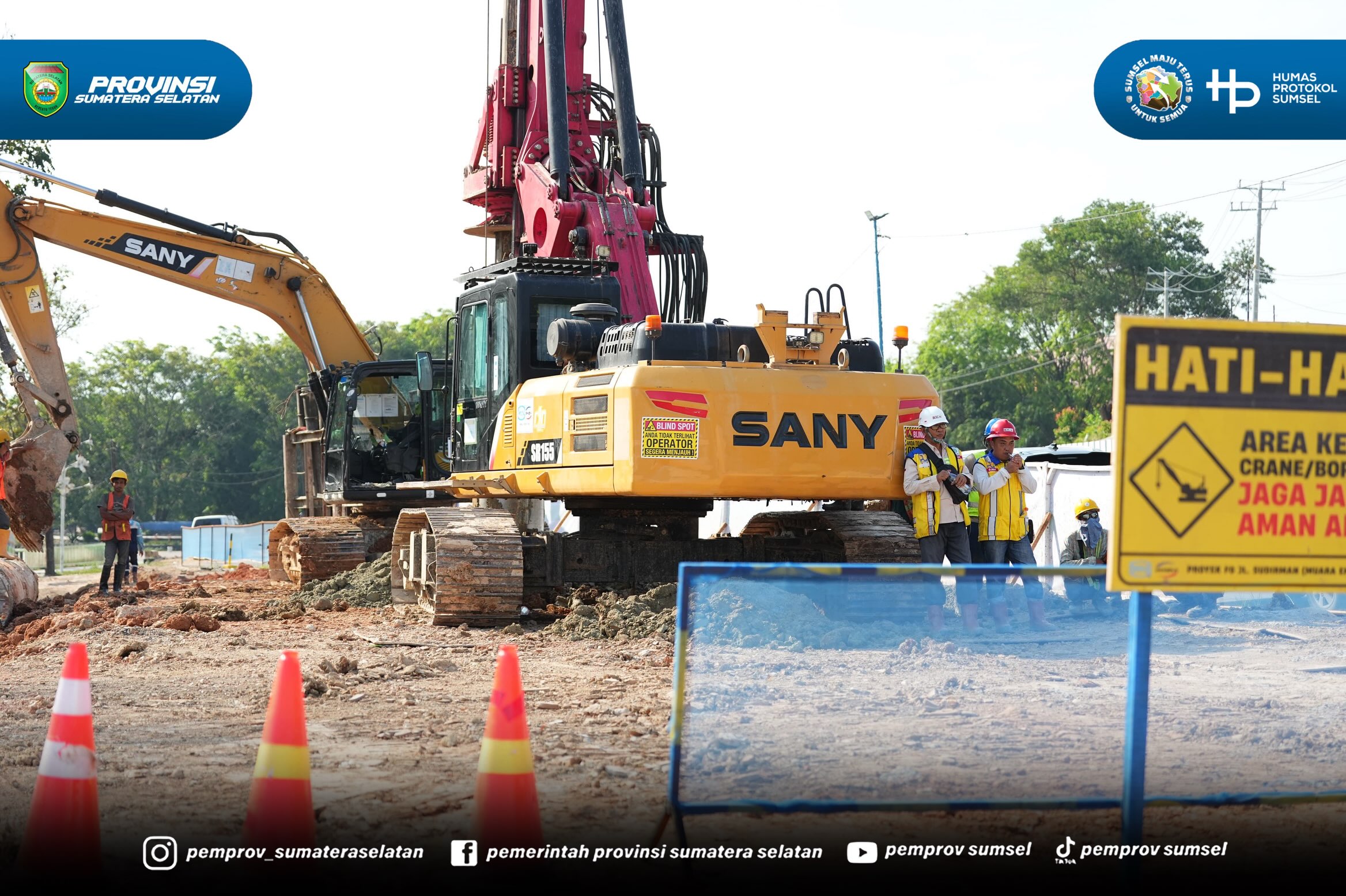 Usai melakukan penandatanganan kerjasama, Gubernur Sumsel Dr. H. Herman Deru beserta rombongan langsung melakukan peninjauan pembangunan flyover di Perlintasan Sebidang JPL 99 dan JPL 111, di kawasan Ujan Mas Kabupaten Muara Enim.