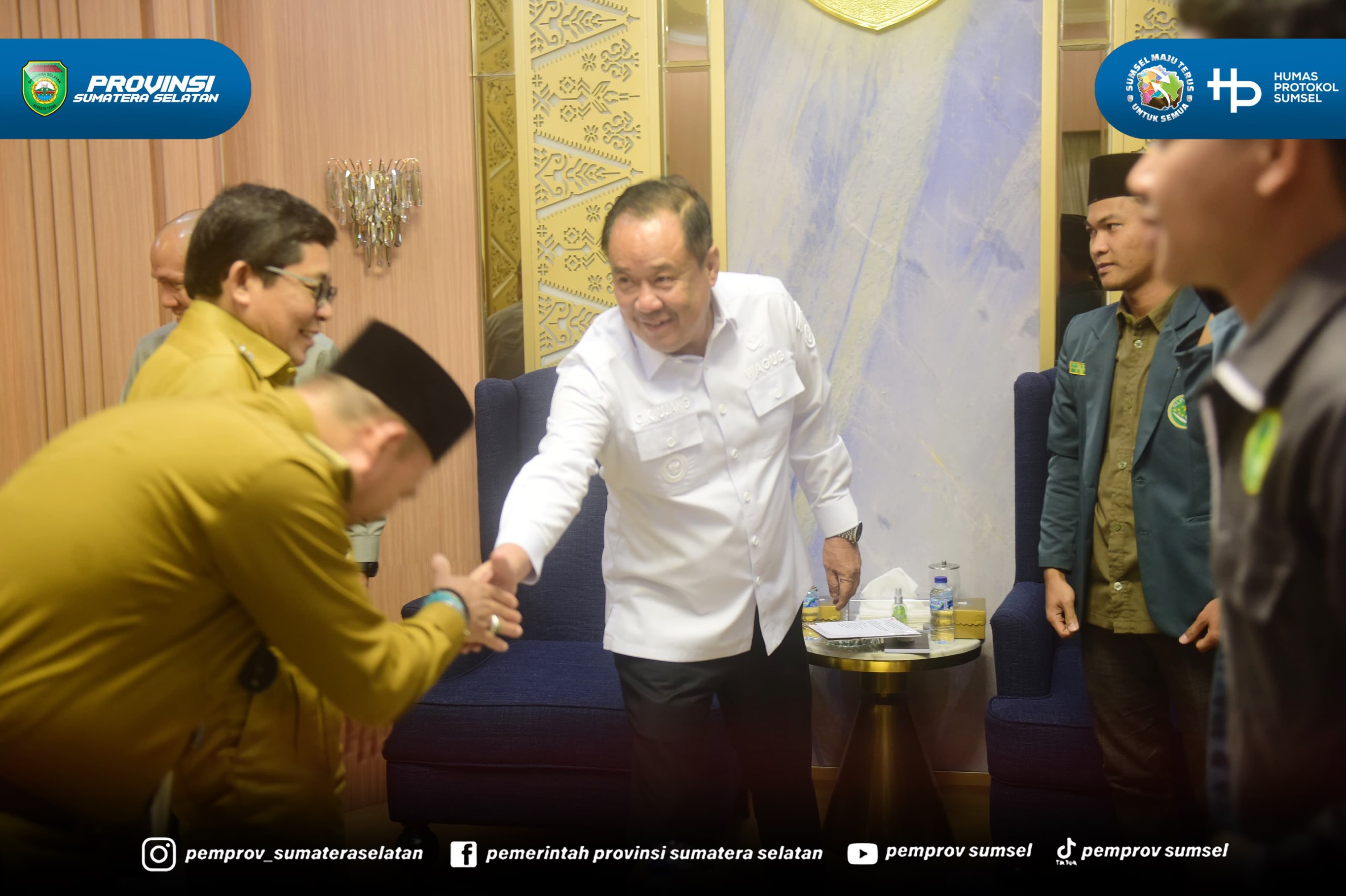 PALEMBANG – Wakil Gubernur Sumatera Selatan (Wagub Sumsel) Cik Ujang menerima audiensi Pengurus Pimpinan Wilayah Ikatan Pelajar Nahdlatul Ulama (PW IPNU) dan Ikatan Pelajar Putri Nahdlatul Ulama (PW IPPNU) Provinsi Sumsel di Ruang Tamu Wakil Guber...