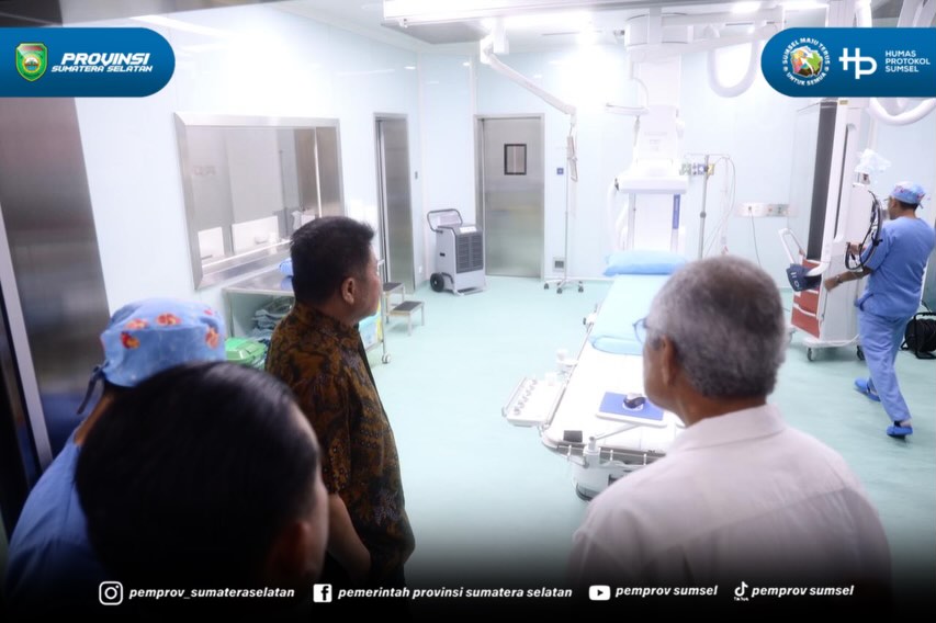 Palembang – Gubernur Sumatera Selatan (Sumsel) H. Herman Deru mengucapkan selamat Hari Ulang Tahun (HUT) ke-8 RSUD Siti Fatimah Provinsi Sumsel. Ia menegaskan, keberhasilan sebuah rumah sakit tidak diukur dari penilaian internal, melainkan dari ke...