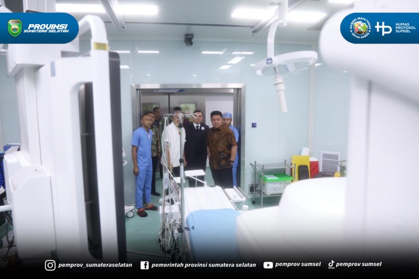 Palembang – Gubernur Sumatera Selatan (Sumsel) H. Herman Deru mengucapkan selamat Hari Ulang Tahun (HUT) ke-8 RSUD Siti Fatimah Provinsi Sumsel. Ia menegaskan, keberhasilan sebuah rumah sakit tidak diukur dari penilaian internal, melainkan dari ke...