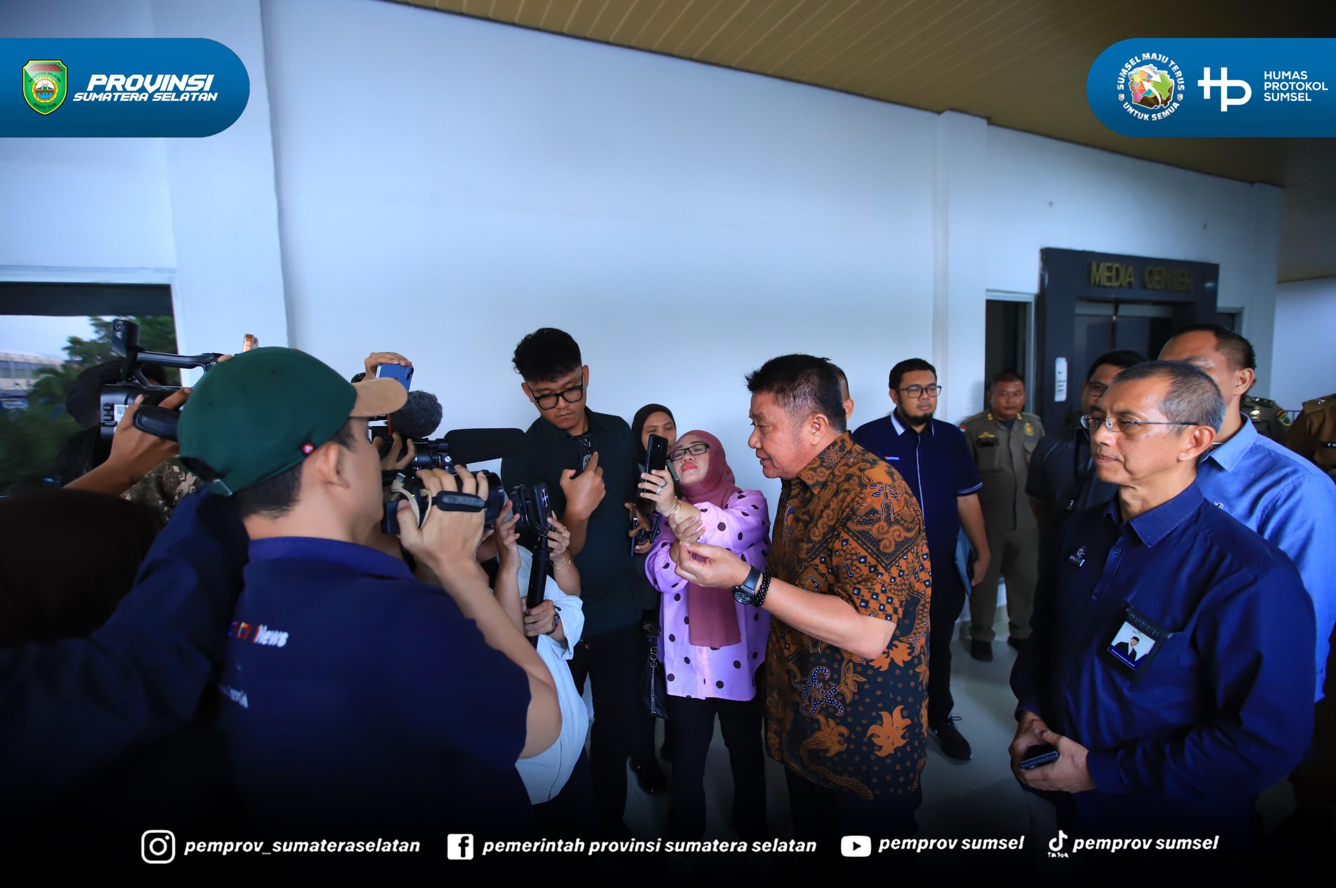 Palembang – Gubernur Sumatera Selatan Dr. H. Herman Deru menunjukkan keseriusannya dalam menyelesaikan persoalan antrean BBM bersubsidi yang selama ini menjadi keluhan masyarakat. Bahkan, ia mengaku memiliki beban moral paling besar atas kondisi t...
