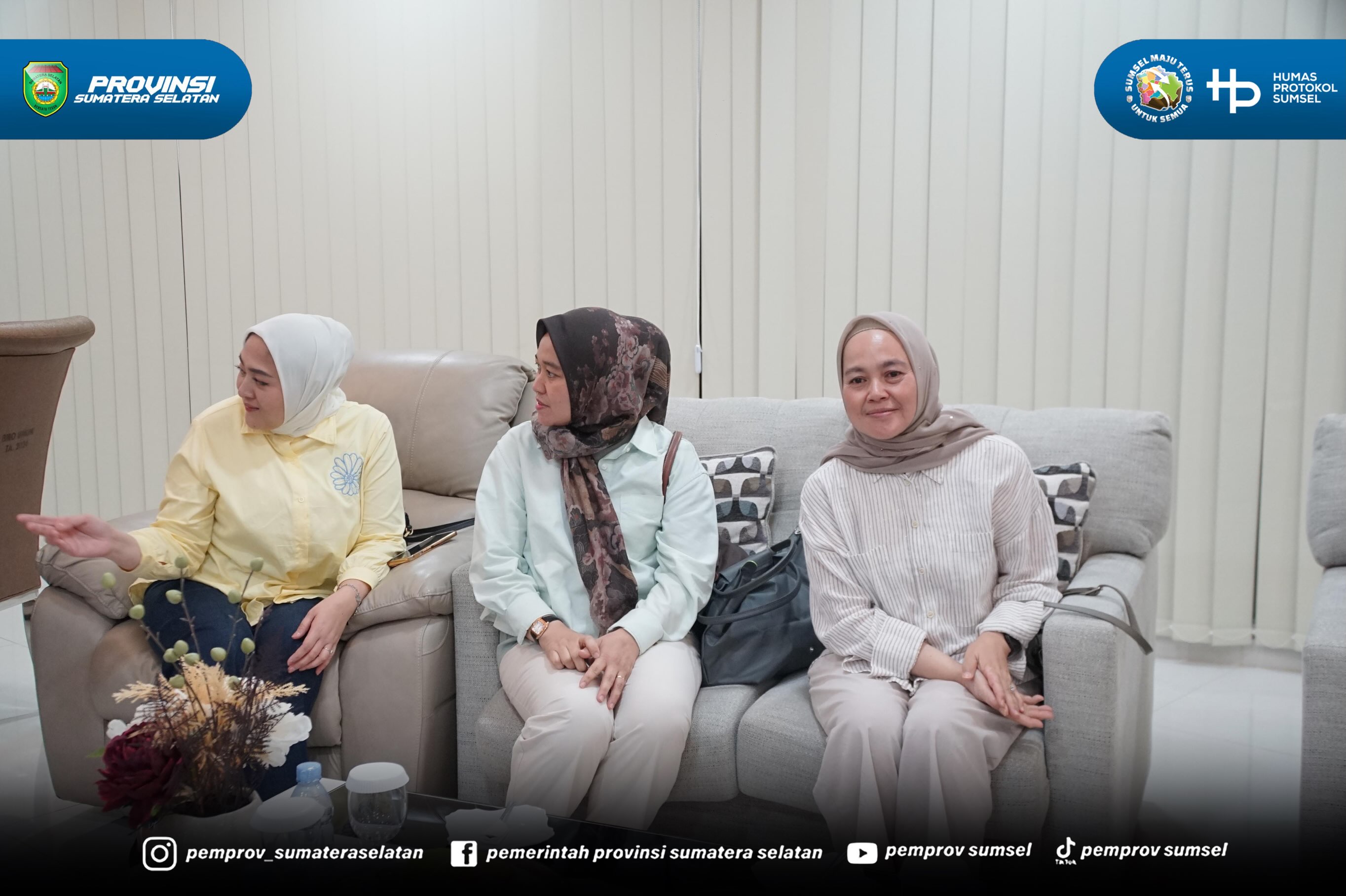 Makassar - Kedatangan Ketua Tim Penggerak PKK Provinsi Sumsel Hj. Feby Herman Deru di Makassar Provinsi Sulawesi Selatan disambut langsung oleh Bupati Sinjai, Kamis (9/7/2026).