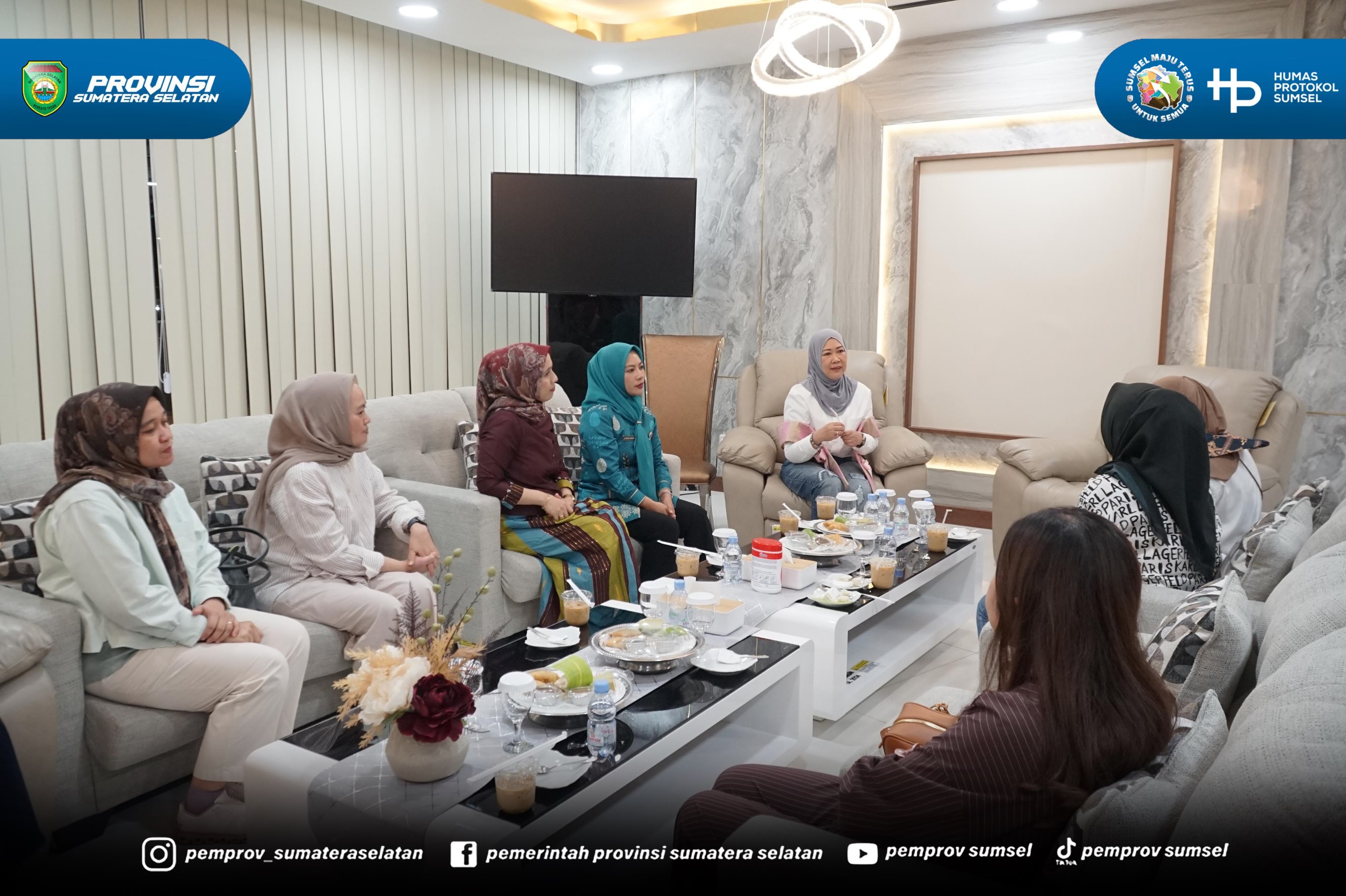 Makassar - Kedatangan Ketua Tim Penggerak PKK Provinsi Sumsel Hj. Feby Herman Deru di Makassar Provinsi Sulawesi Selatan disambut langsung oleh Bupati Sinjai, Kamis (9/7/2026).