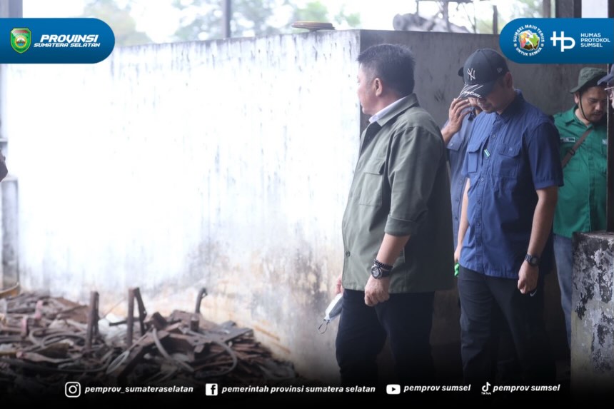 Ogan Ilir - Rangkaian kunjungan Gubernur Sumsel Herman Deru ditutup di pabrik tapioka yang berada di kawasan Indralaya Utara, Ogan Ilir, Kamis (09/07/26).