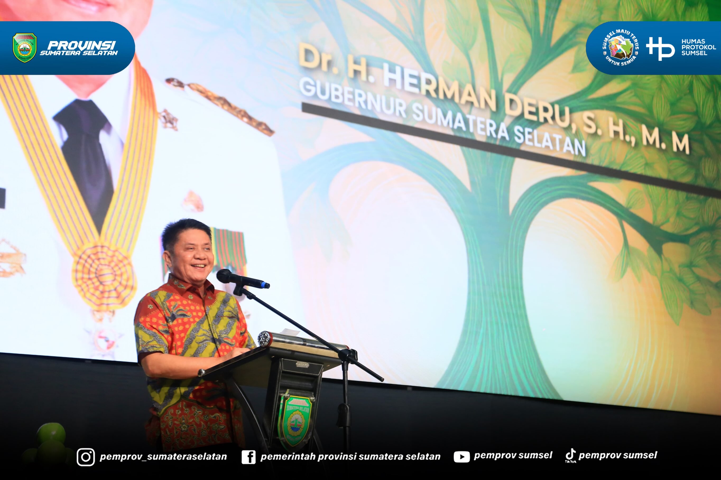 PALEMBANG – Gubernur Sumatera Selatan (Sumsel) H. Herman Deru menghadiri Perayaan Syukur 100 Tahun Kongregasi Suster Santo Fransiskus Charitas hadir di Indonesia yang digelar di Ballroom Asisi Lantai 8 Charitas Hospital Palembang, Kamis (9/7/2026).