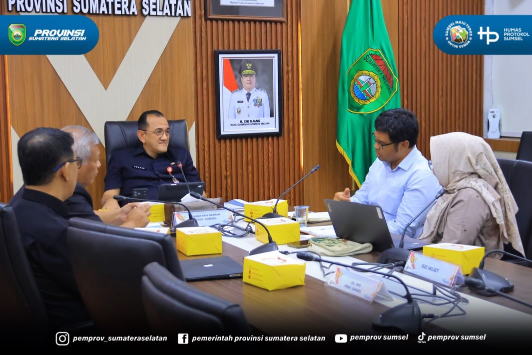Palembang - Sekretaris Daerah Provinsi Sumatera Selatan (Sumsel) Edward Candra Menerima GIZ IKIJET (Innovation Regions for a Just Energy Transition). Bertempat di Ruang Rapat Setda Provinsi Sumsel, pada Kamis (9/7/2026), Pertemuan tersebut difokus...