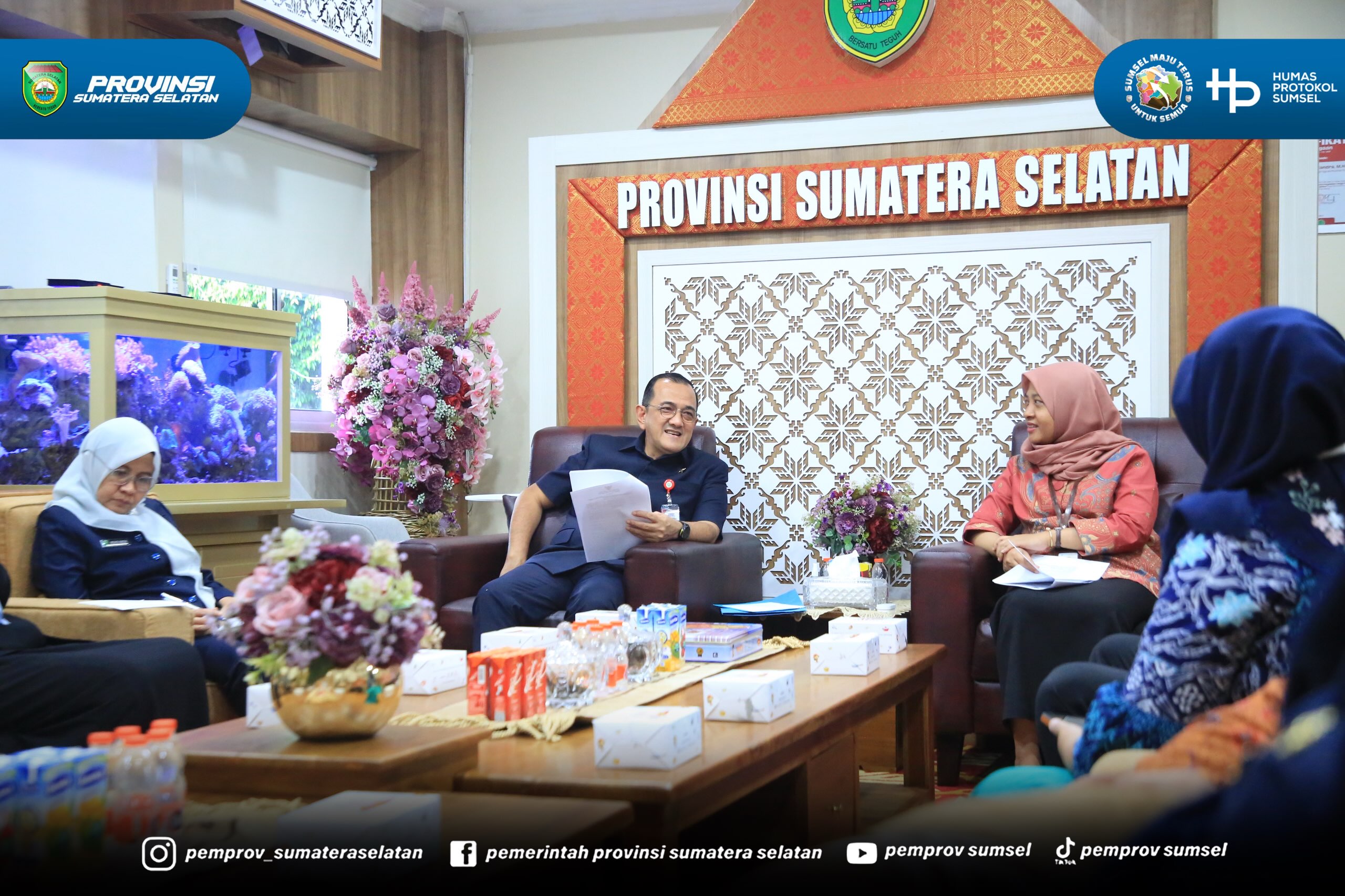 Palembang - Sekretaris Daerah Provinsi Sumatera Selatan (Sumsel) H. Edward Candra menerima audiensi Kepala Balai Bahasa Provinsi Sumatera Selatan, Desi Ari Pressanti, dalam rangka pembahasan penerbitan Surat Keputusan (SK) Tim Pengawasan dan Perli...