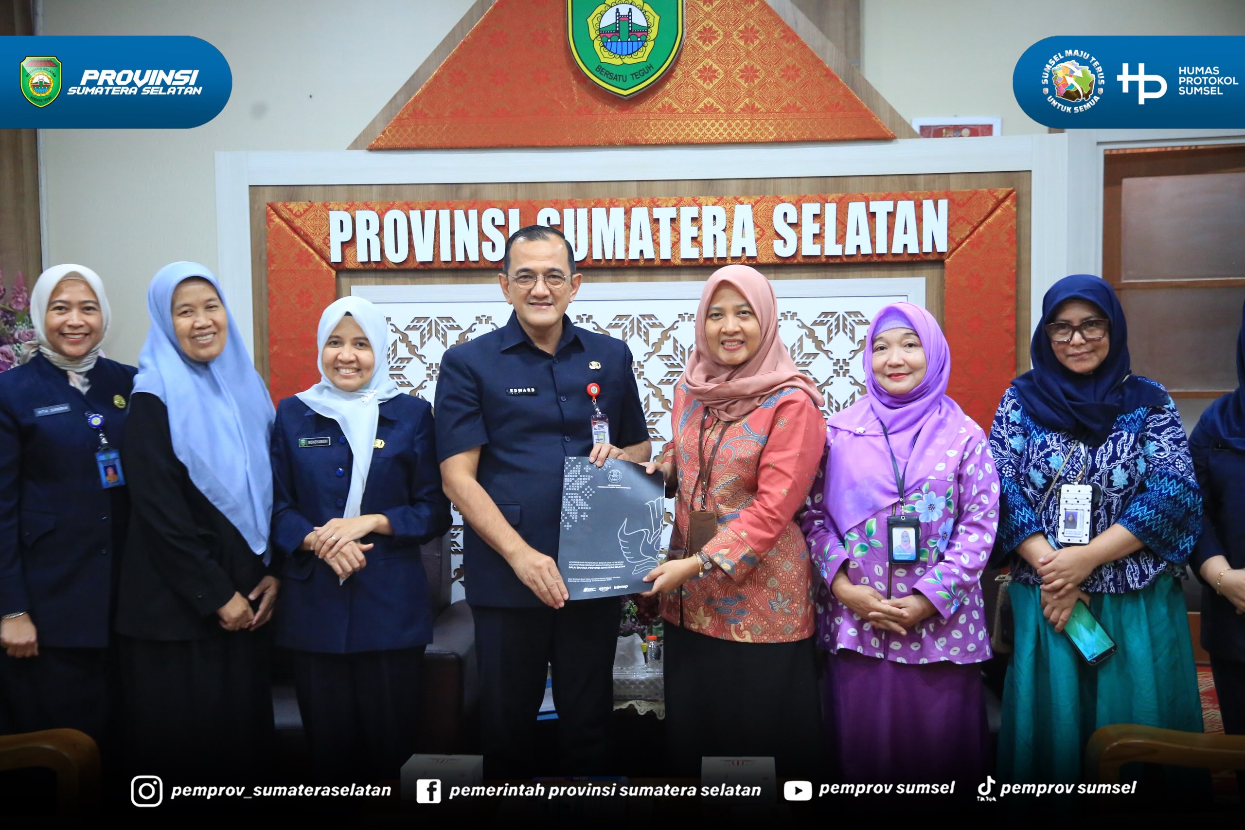 Palembang - Sekretaris Daerah Provinsi Sumatera Selatan (Sumsel) H. Edward Candra menerima audiensi Kepala Balai Bahasa Provinsi Sumatera Selatan, Desi Ari Pressanti, dalam rangka pembahasan penerbitan Surat Keputusan (SK) Tim Pengawasan dan Perli...