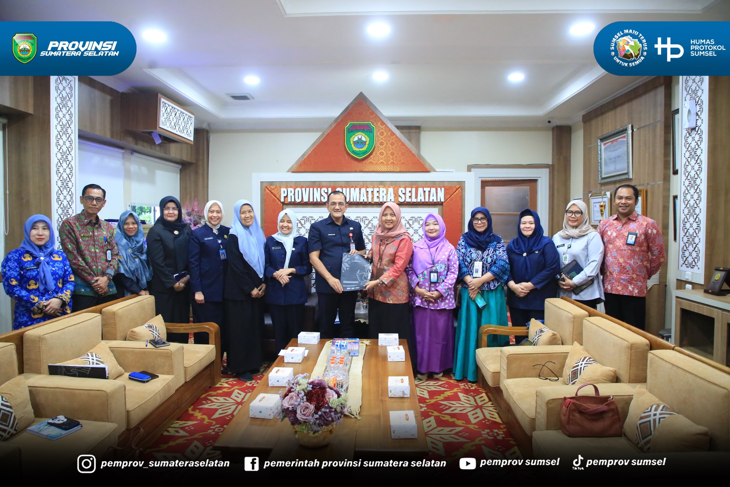 Palembang - Sekretaris Daerah Provinsi Sumatera Selatan (Sumsel) H. Edward Candra menerima audiensi Kepala Balai Bahasa Provinsi Sumatera Selatan, Desi Ari Pressanti, dalam rangka pembahasan penerbitan Surat Keputusan (SK) Tim Pengawasan dan Perli...