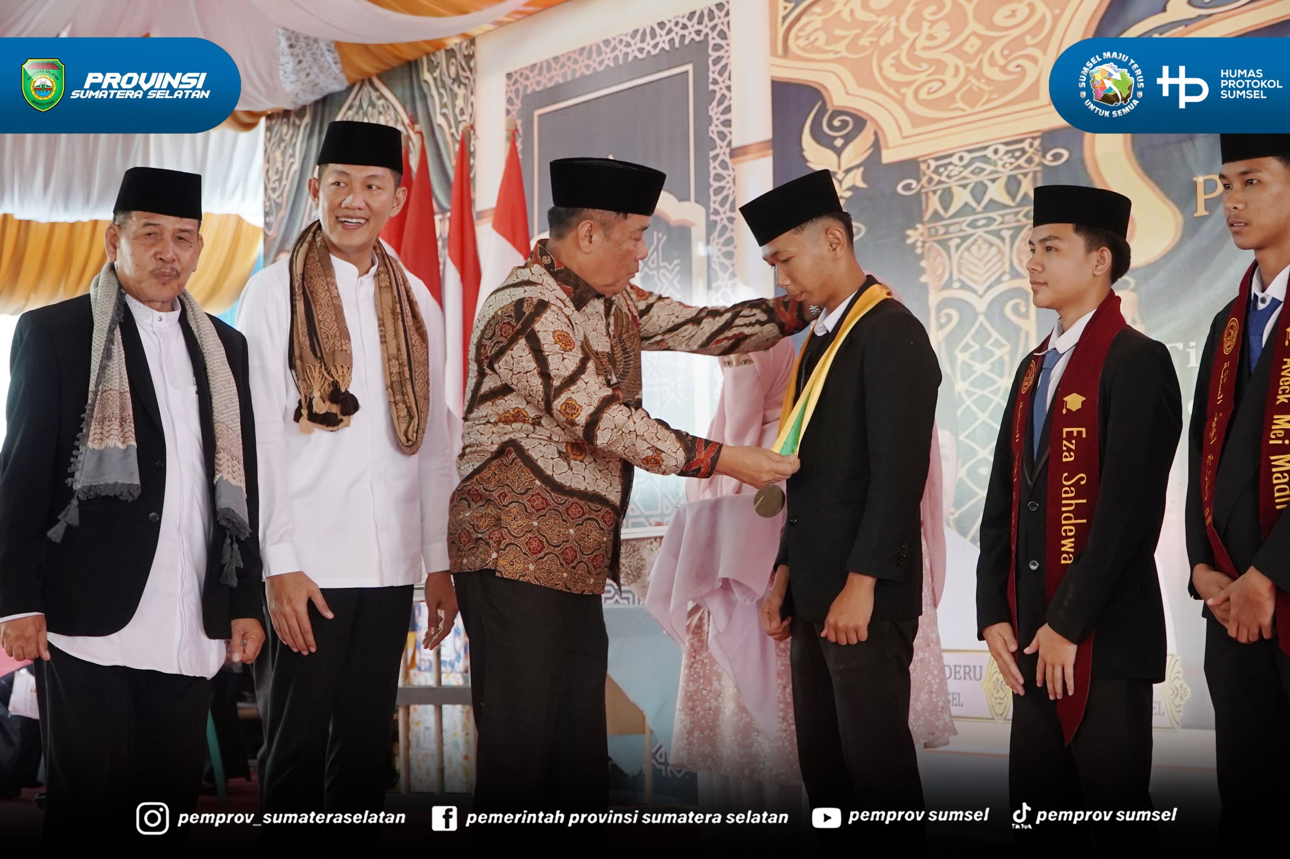Pali - Wakil Gubernur Sumatera Selatan H. Cik Ujang menghadiri Haflah Akhirussanah sekaligus memperingati Hari Lahir Ponpes Al Rozi Desa Sedupi Kecamatan Tanah Abang Kabupaten Pali. Kamis (09/06/2026).