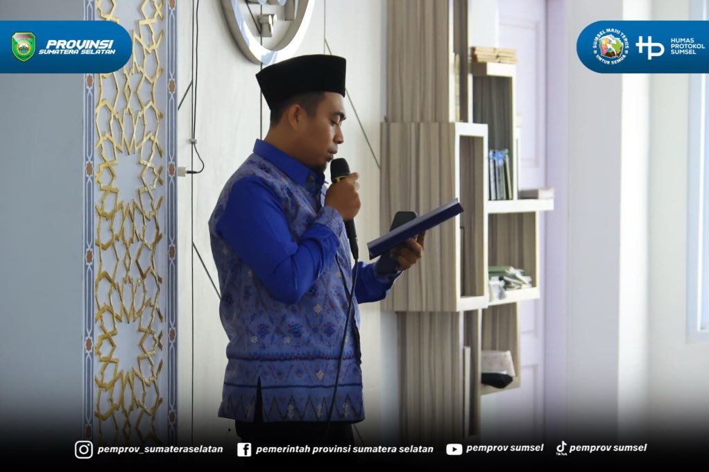 Palembang - Gubernur Sumatera Selatan H. Herman Deru melaksanakan safari sholat Jumat di Masjid Al-Hayza Kantor Gubernur Sumsel, Jumat (10/07/2026).