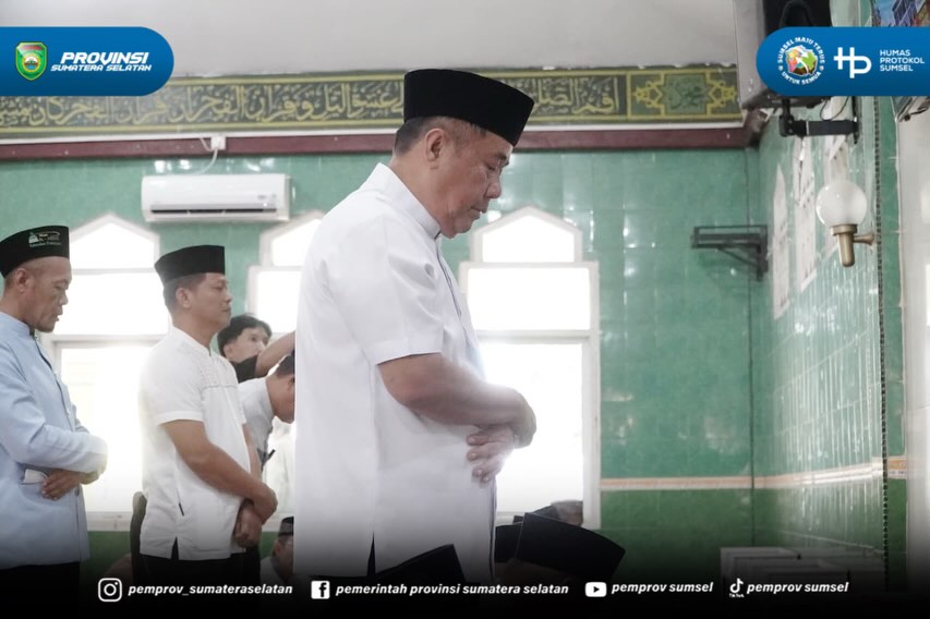 Prabumulih - Wakil Gubernur Sumatera Selatan H. Cik Ujang melaksanakan safari Sholat Jumat di Masjid Agung Nur Arafah Kecamatan Prabumulih Utara Kota Prabumulih. Jumat (10/07/2026).