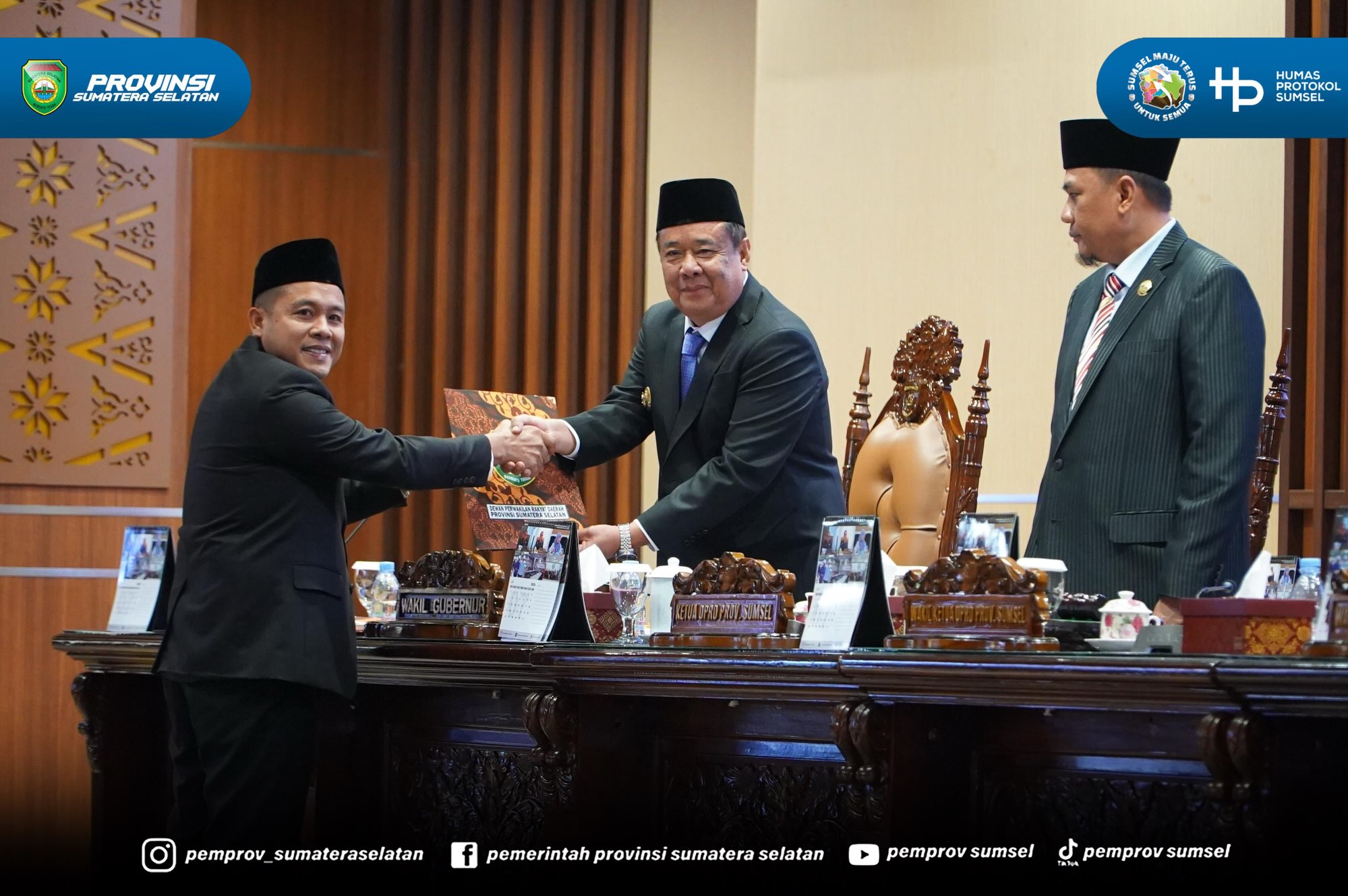 Palembang - Wakil Gubernur Sumatera Selatan (Sumsel) H. Cik Ujang menghadiri Rapat Paripurna ke-38 DPRD Provinsi Sumsel dengan agenda Penyampaian Hasil Kerja Panitia Khusus (Pansus) Optimalisasi Pendapatan Daerah Provinsi Sumsel yang berlangsung d...