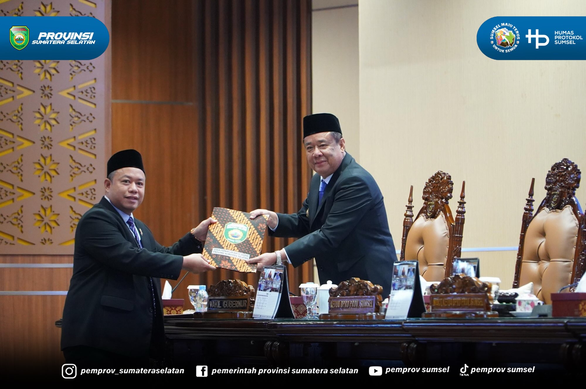 Palembang - Wakil Gubernur Sumatera Selatan (Sumsel) H. Cik Ujang menghadiri Rapat Paripurna ke-38 DPRD Provinsi Sumsel dengan agenda Penyampaian Hasil Kerja Panitia Khusus (Pansus) Optimalisasi Pendapatan Daerah Provinsi Sumsel yang berlangsung d...