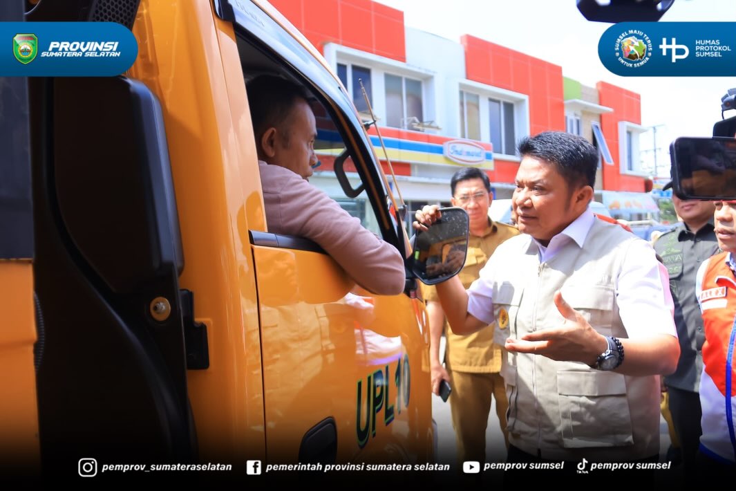 Gubernur Sumsel Herman Deru meninjau langsung enam SPBU di Palembang, Banyuasin, dan Ogan Ilir untuk mengevaluasi penyebab antrean panjang solar yang memicu kemacetan, Selasa (14/7/2026) siang.