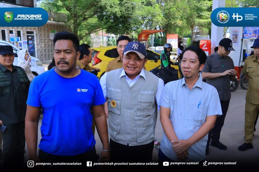 Gubernur Sumsel Herman Deru meninjau langsung enam SPBU di Palembang, Banyuasin, dan Ogan Ilir untuk mengevaluasi penyebab antrean panjang solar yang memicu kemacetan, Selasa (14/7/2026) siang.