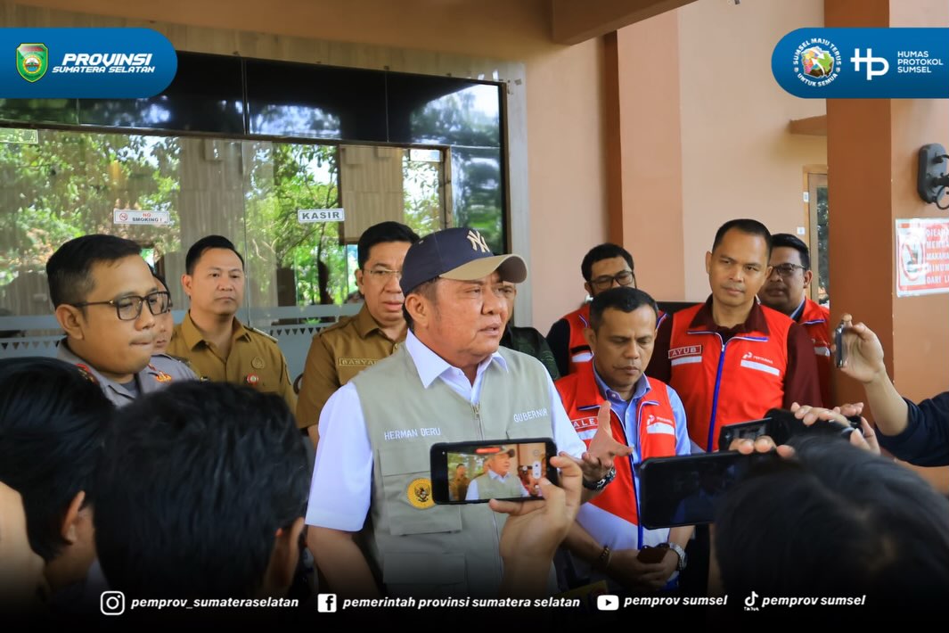 Gubernur Sumsel Herman Deru meninjau langsung enam SPBU di Palembang, Banyuasin, dan Ogan Ilir untuk mengevaluasi penyebab antrean panjang solar yang memicu kemacetan, Selasa (14/7/2026) siang.