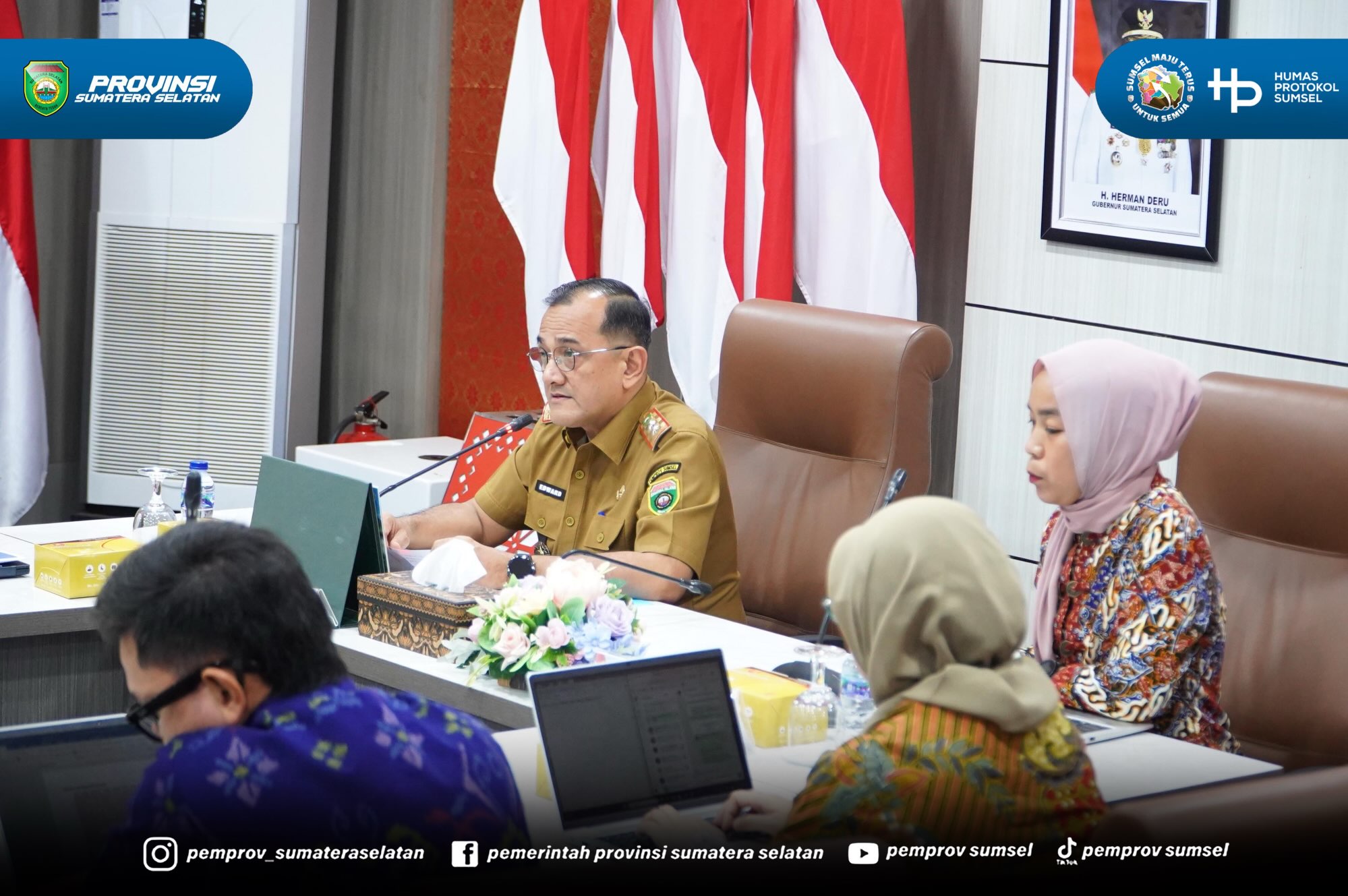 Palembang – Sekretaris Daerah (Sekda) Provinsi Sumatera Selatan Dr. Drs. Edward Candra membuka kegiatan Diskusi Kajian Studi Lobbying Politik dan Regulasi bersama Direktorat Monitoring Komisi Pemberantasan Korupsi (KPK) RI yang berlangsung di Ruan...