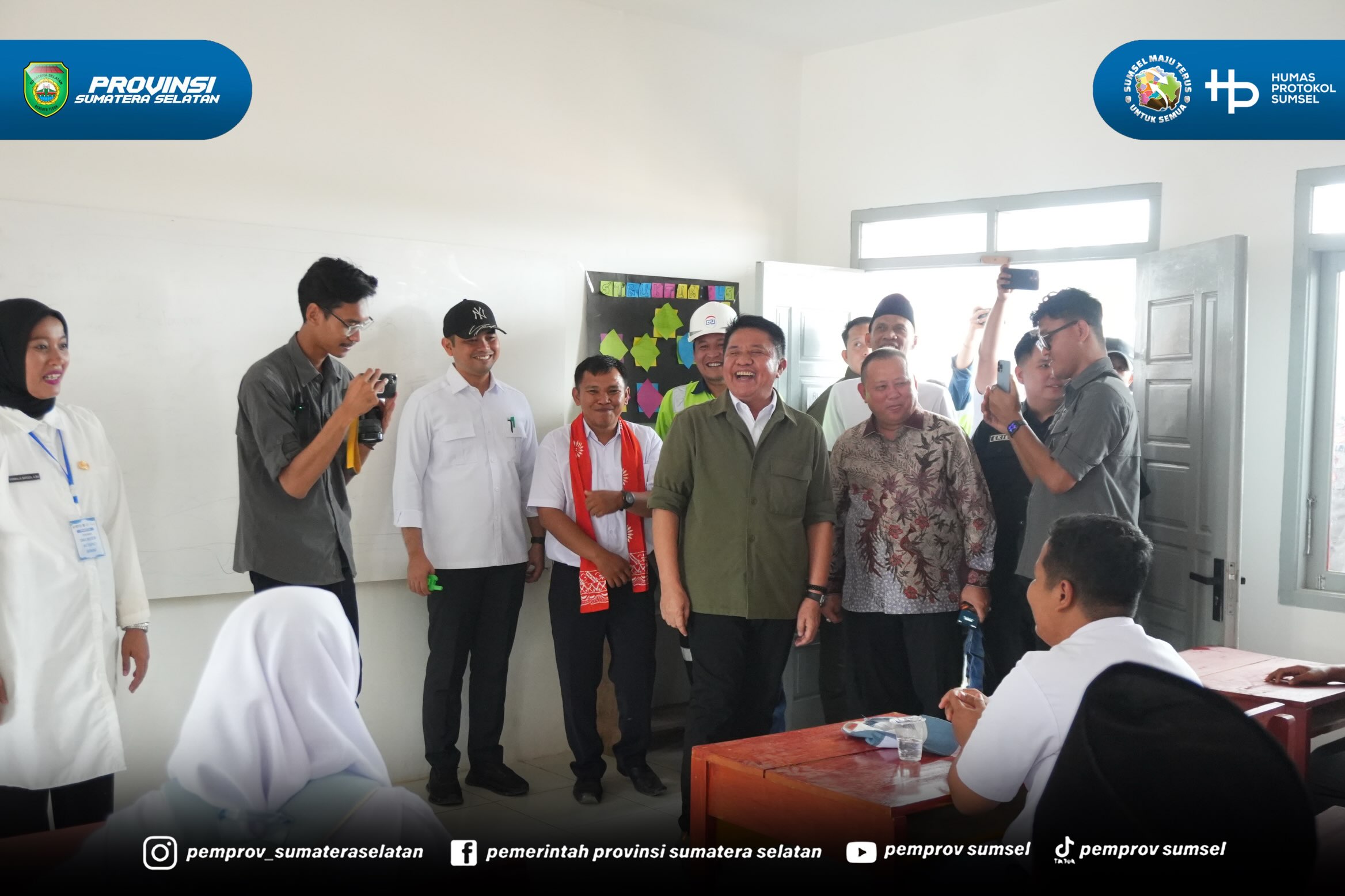 MURATARA – Gubernur Sumatera Selatan (Sumsel) Dr. H. Herman Deru meresmikan Gedung SMA Negeri Ketapat Bening di Desa Ketapat Bening, Kecamatan Rawas Ilir, Kabupaten Musi Rawas Utara (Muratara), Rabu (15/7/2026). Peresmian tersebut menjadi tonggak...