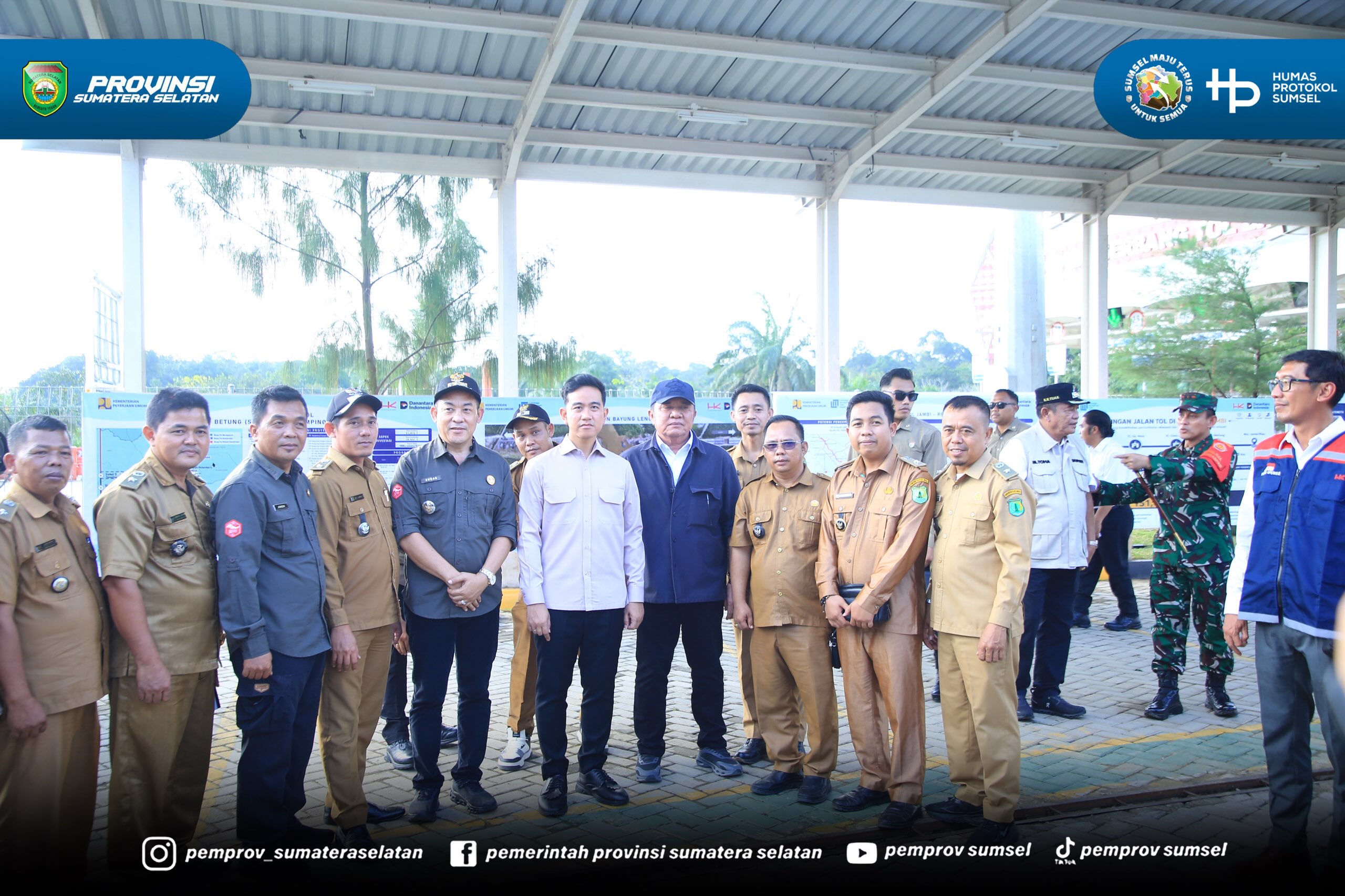 Musi Banyuasin - Wakil Presiden RI, Gibran Rakabuming Raka, melakukan peninjauan langsung ke Plaza Tol Bayung Lincir, Kabupaten Musi Banyuasin, Sumatera Selatan, Kamis (16/07/26).