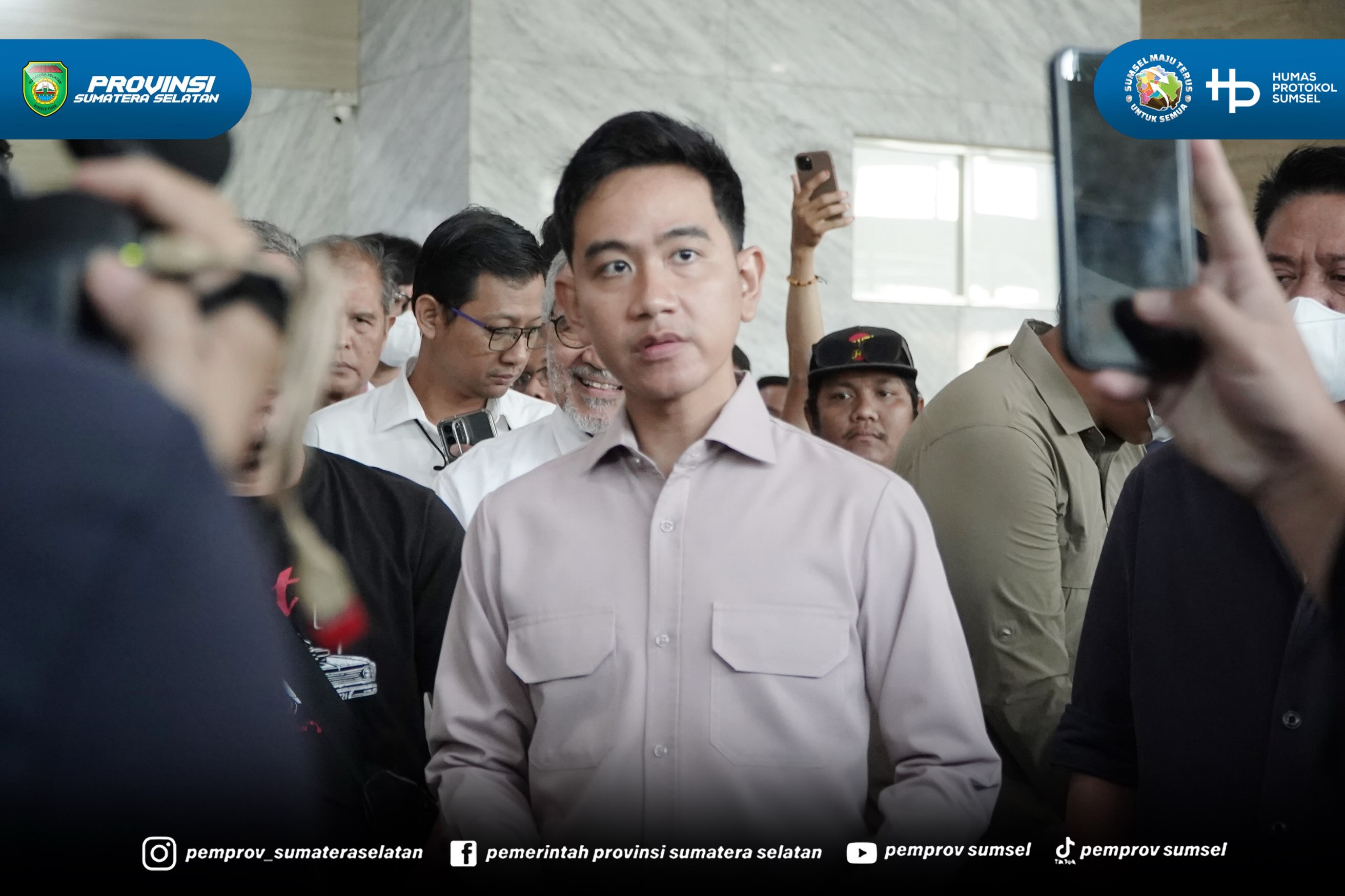 Palembang - Gubernur Sumsel H. Herman Deru bersama Wagub Sumsel H. Cik Ujang mendampingi kunjungan kerja Wakil Presiden Gibran Rakabuming Raka ke RSUD Siti Fatimah, Kamis (16/07/26).