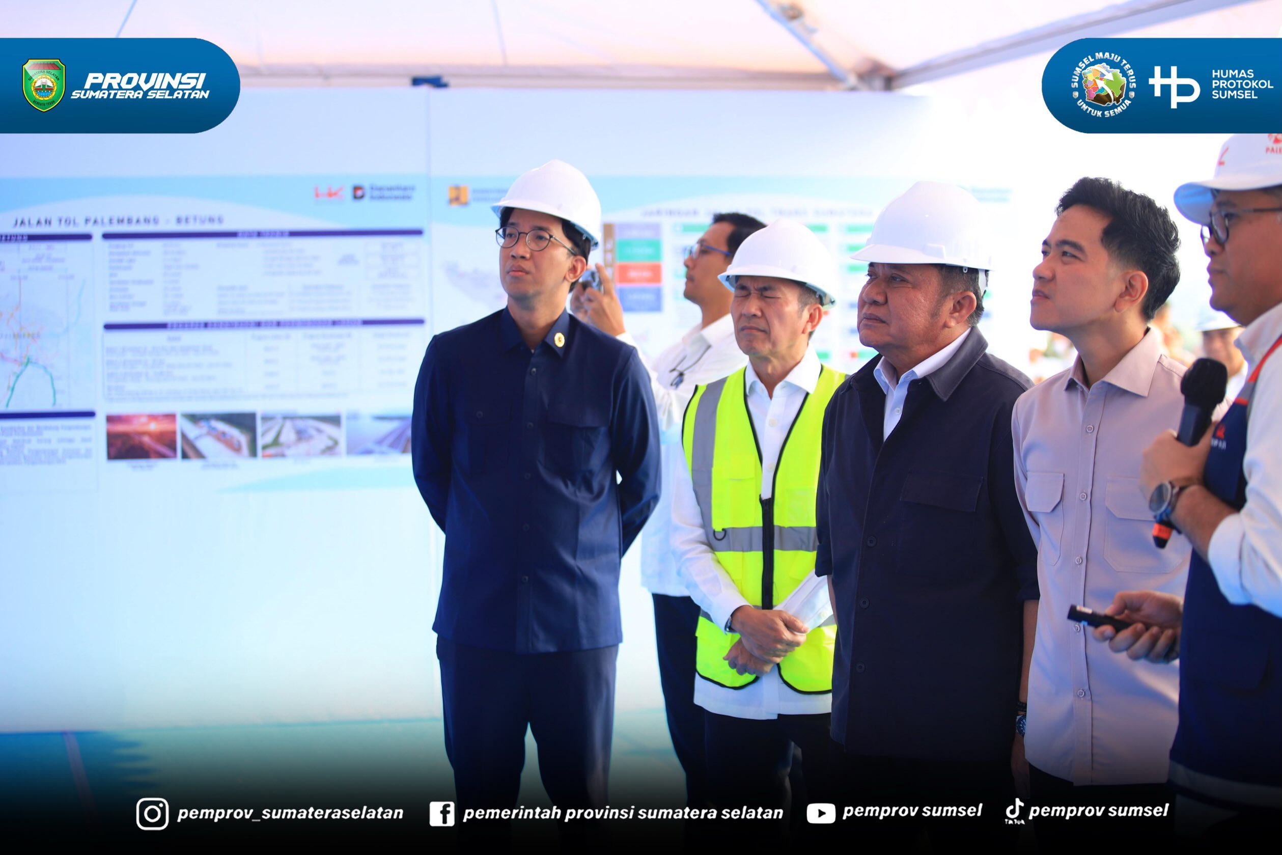 Palembanh - Usai meninjau pelayanan BPJS di RSUD Siti Fatimah, selanjutnya Gubernur Sumsel H. Herman Deru mendampingi kunjungan kerja Wakil Presiden Gibran Rakabuming Raka meninjau progres Tol Trans Sumatera di jembatan Musi V, Kamis (16/07/26).