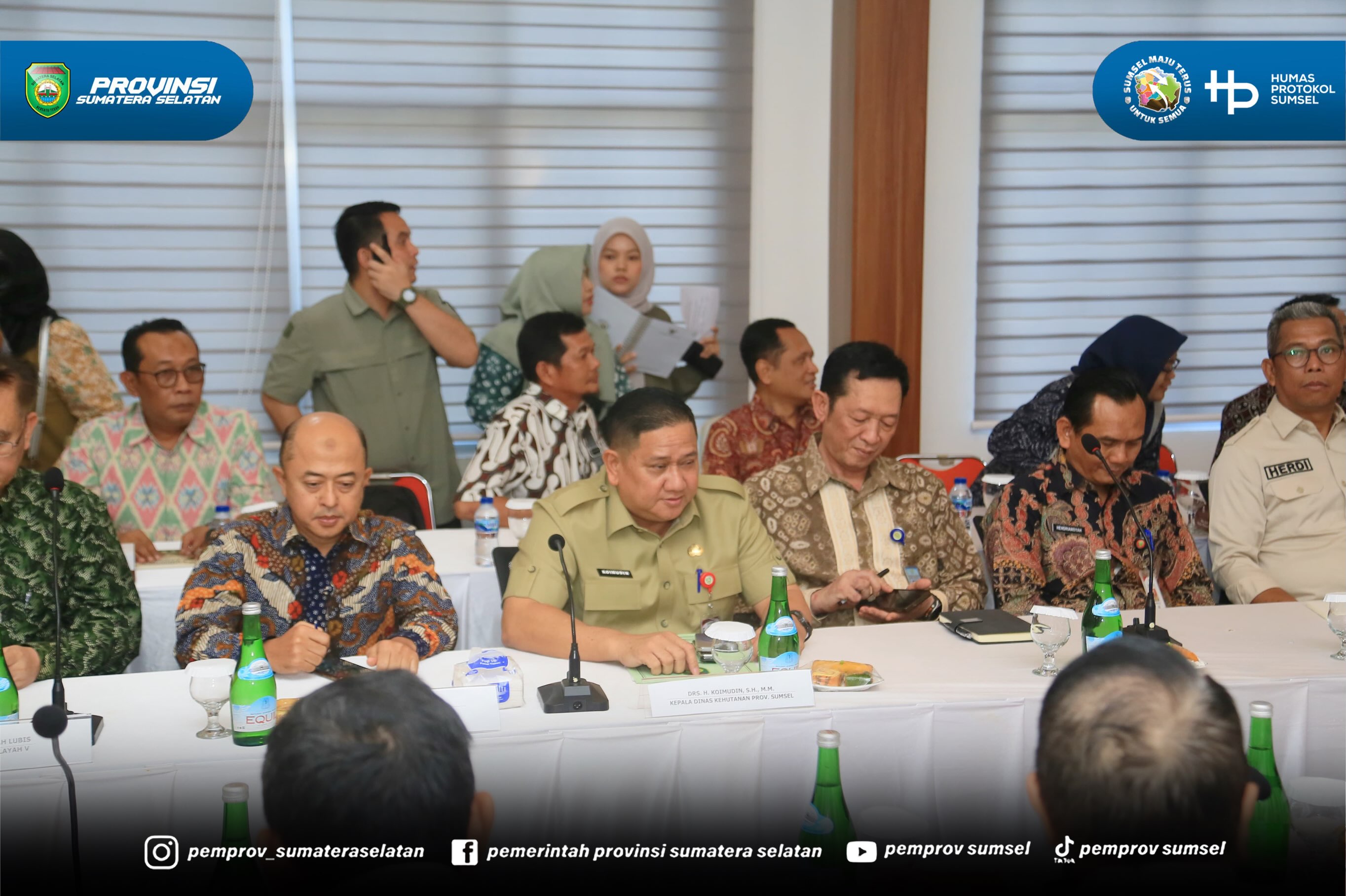 PALEMBANG – Wakil Gubernur Sumatera Selatan (Sumsel) H. Cik Ujang menyambut Kunjungan Kerja Spesifik Komisi IV DPR RI dalam rangka diskusi penguatan tata kelola perizinan berusaha pemanfaatan penyerapan karbon hutan produksi guna menjamin kelestar...