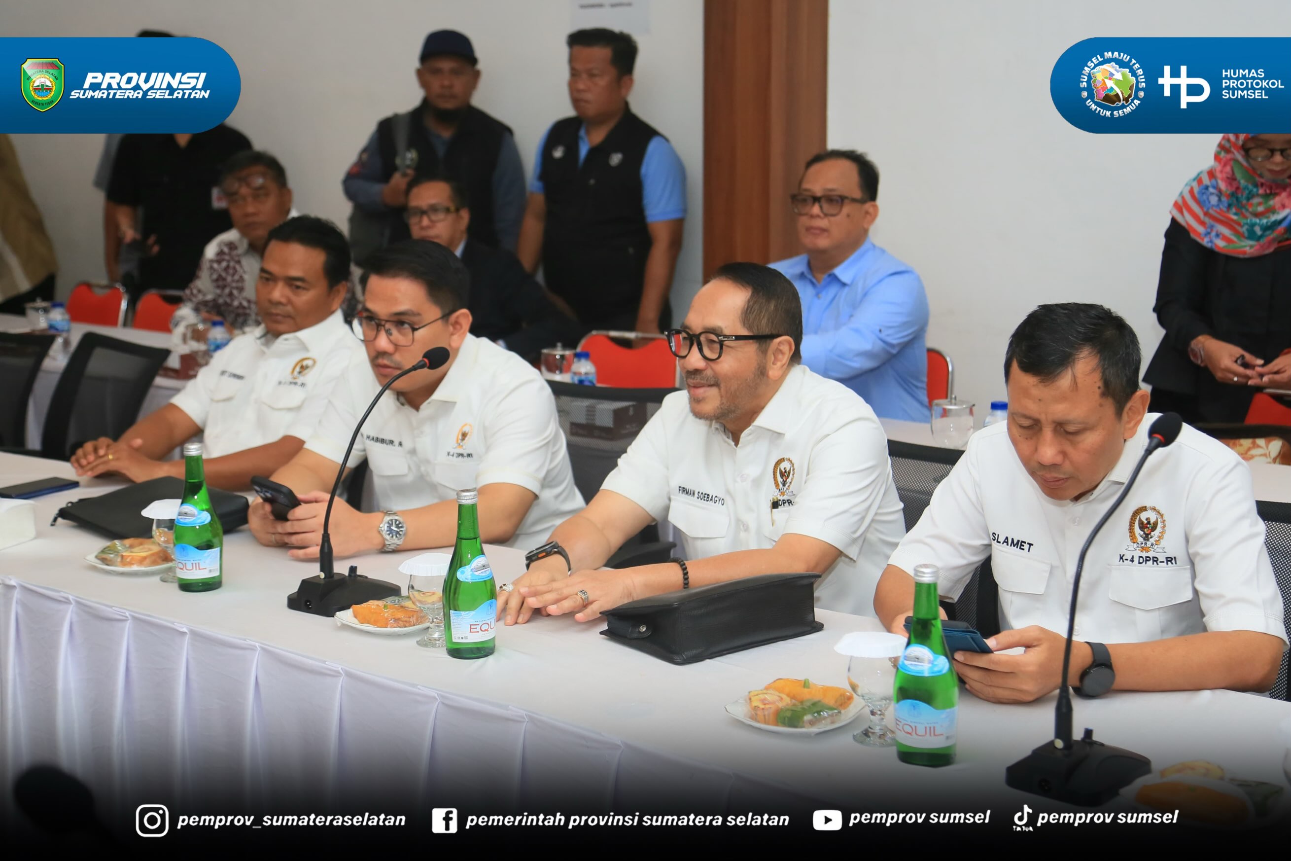 PALEMBANG – Wakil Gubernur Sumatera Selatan (Sumsel) H. Cik Ujang menyambut Kunjungan Kerja Spesifik Komisi IV DPR RI dalam rangka diskusi penguatan tata kelola perizinan berusaha pemanfaatan penyerapan karbon hutan produksi guna menjamin kelestar...