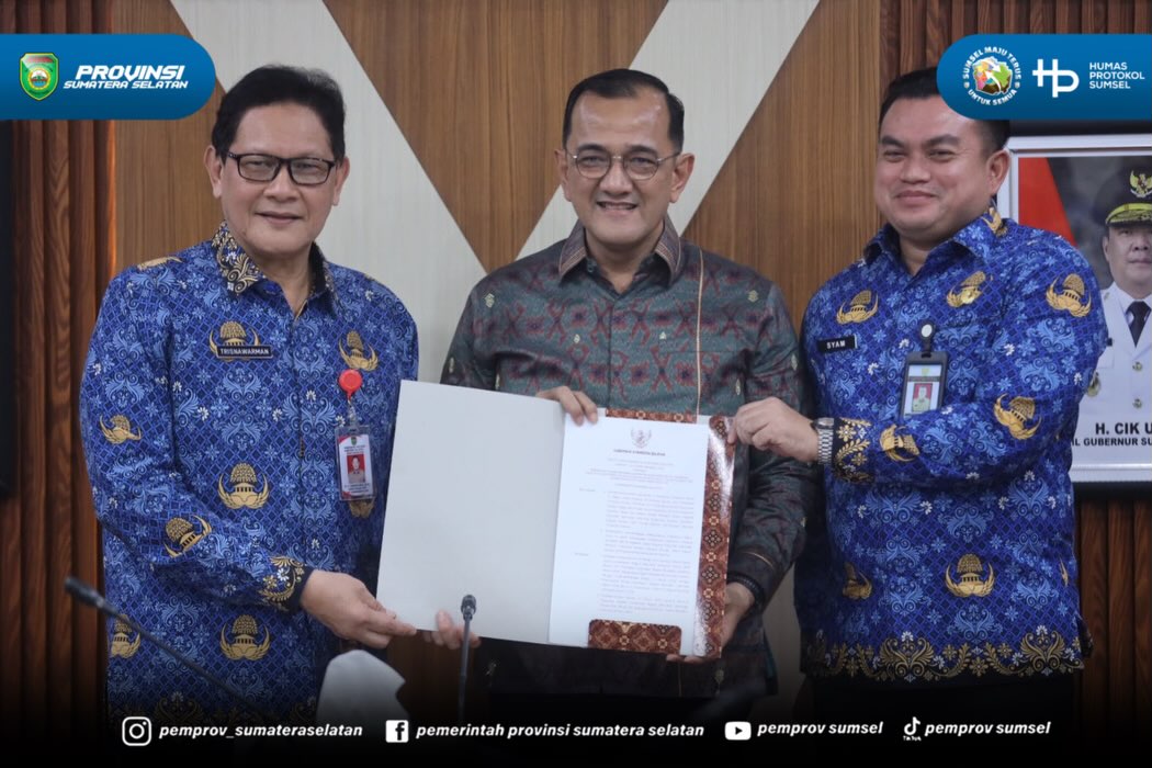 Palembang – Sekretaris Daerah (Sekda) Provinsi Sumatera Selatan, Dr. Drs. H. Edward Candra, M.H., memimpin rapat penyerahan peralihan pengelolaan Klinik BP KORPRI ke Rumah Sakit Umum Daerah (RSUD) Siti Fatimah Provinsi Sumatera Selatan, Jumat (17/...
