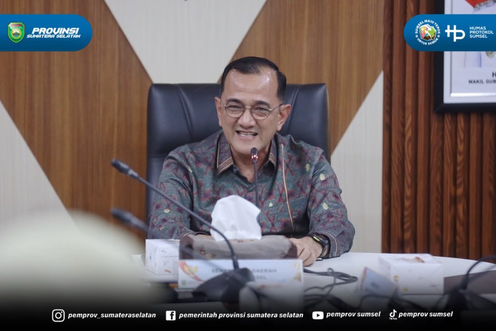 Palembang – Sekretaris Daerah (Sekda) Provinsi Sumatera Selatan, Dr. Drs. H. Edward Candra, M.H., memimpin rapat penyerahan peralihan pengelolaan Klinik BP KORPRI ke Rumah Sakit Umum Daerah (RSUD) Siti Fatimah Provinsi Sumatera Selatan, Jumat (17/...