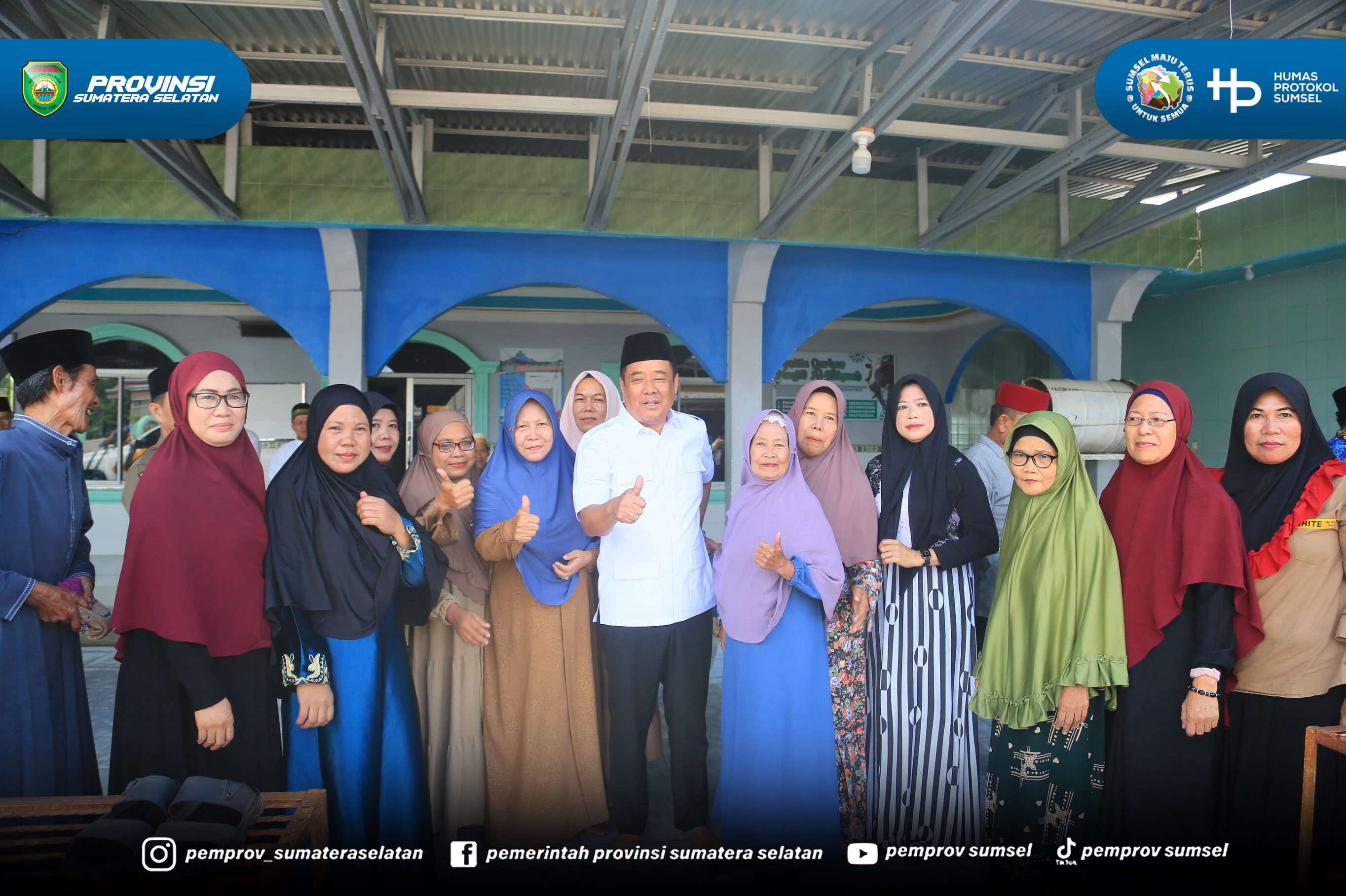 Wakil Gubernur Sumatera Selatan H. Cik Ujang melaksanakan Safari Jumat dengan menunaikan Salat Jumat berjamaah di Masjid Al Hikmah, Kelurahan Srimulya, Jumat (17/7/2026).